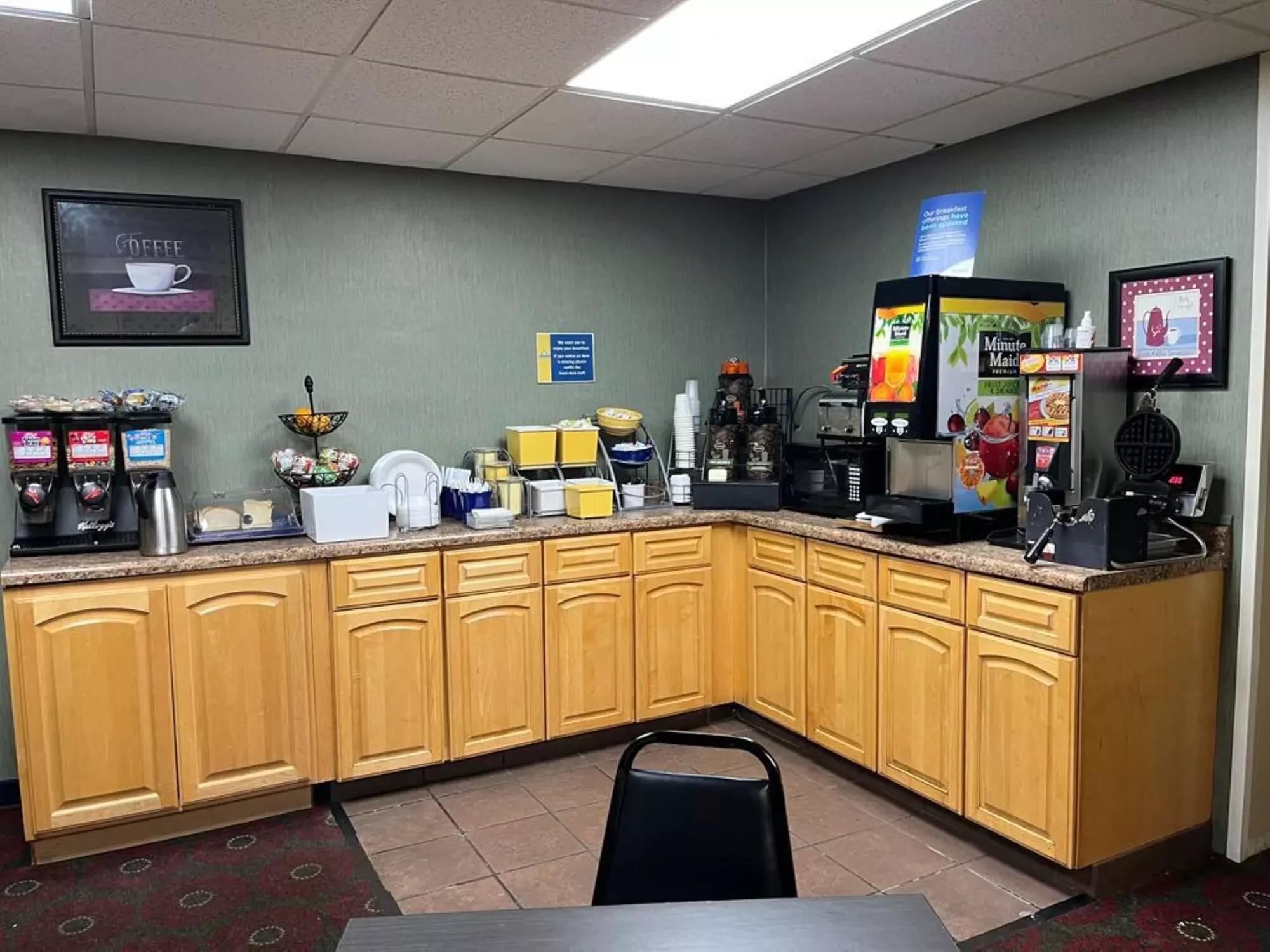 Days Inn by Wyndham Cedar Falls- University Plaza - Primary Image