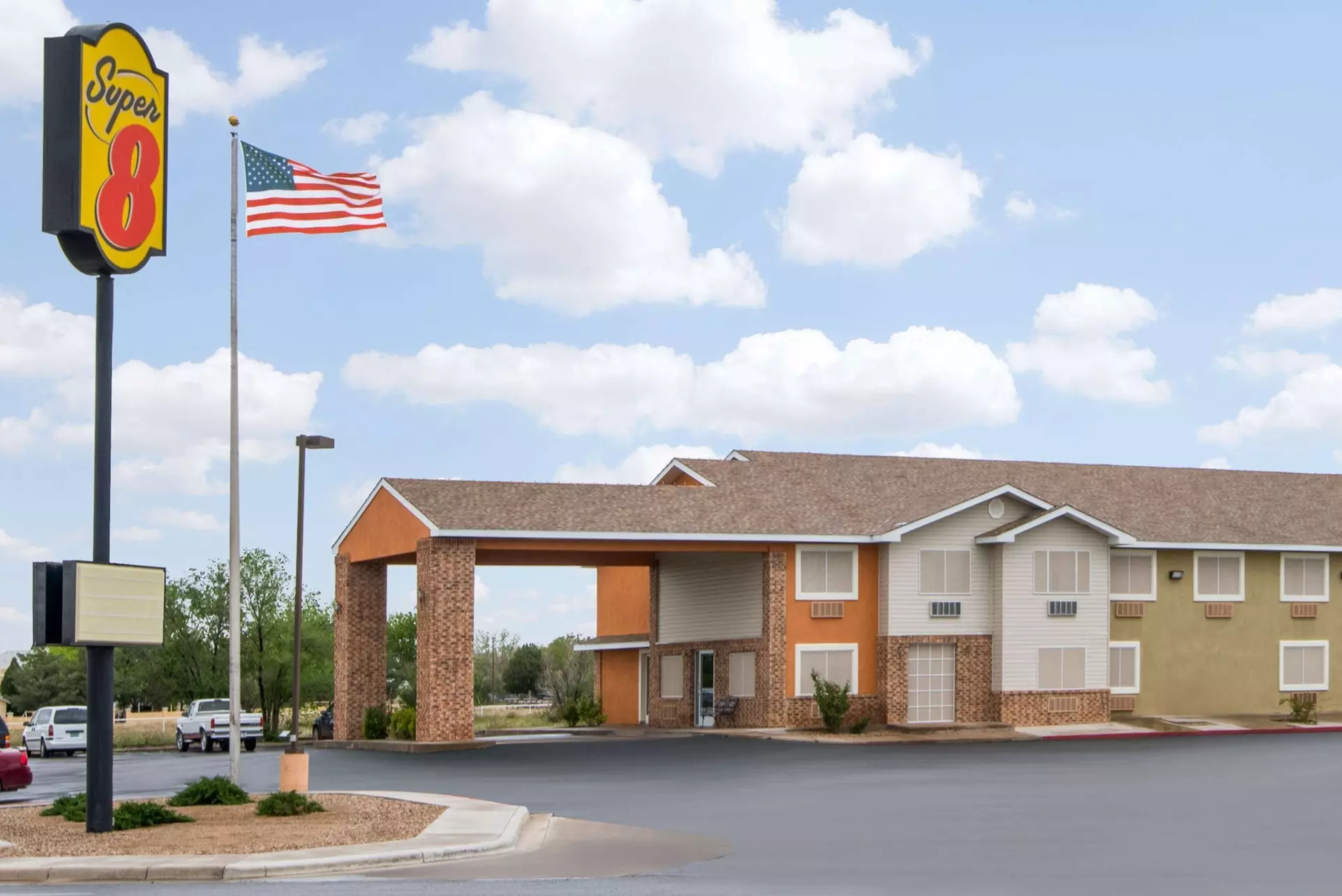 Super 8 by Wyndham Portales - Primary Image