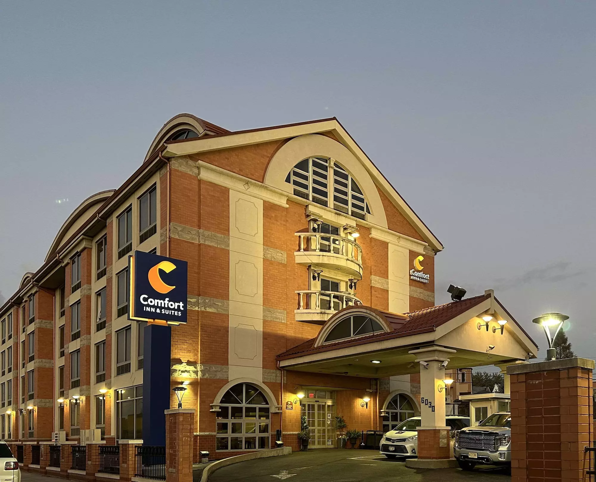 Comfort Inn & Suites LaGuardia Airport - Primary Image