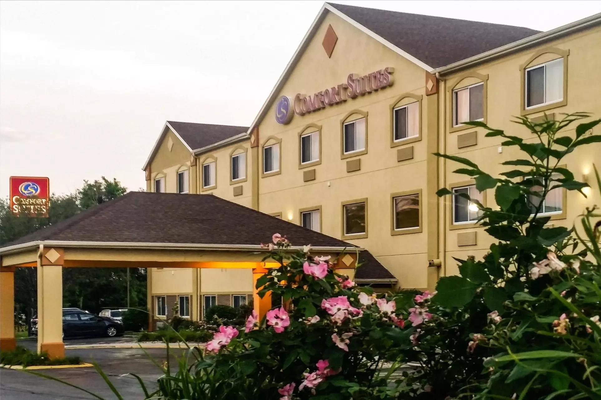 Comfort Suites Omaha - Primary Image