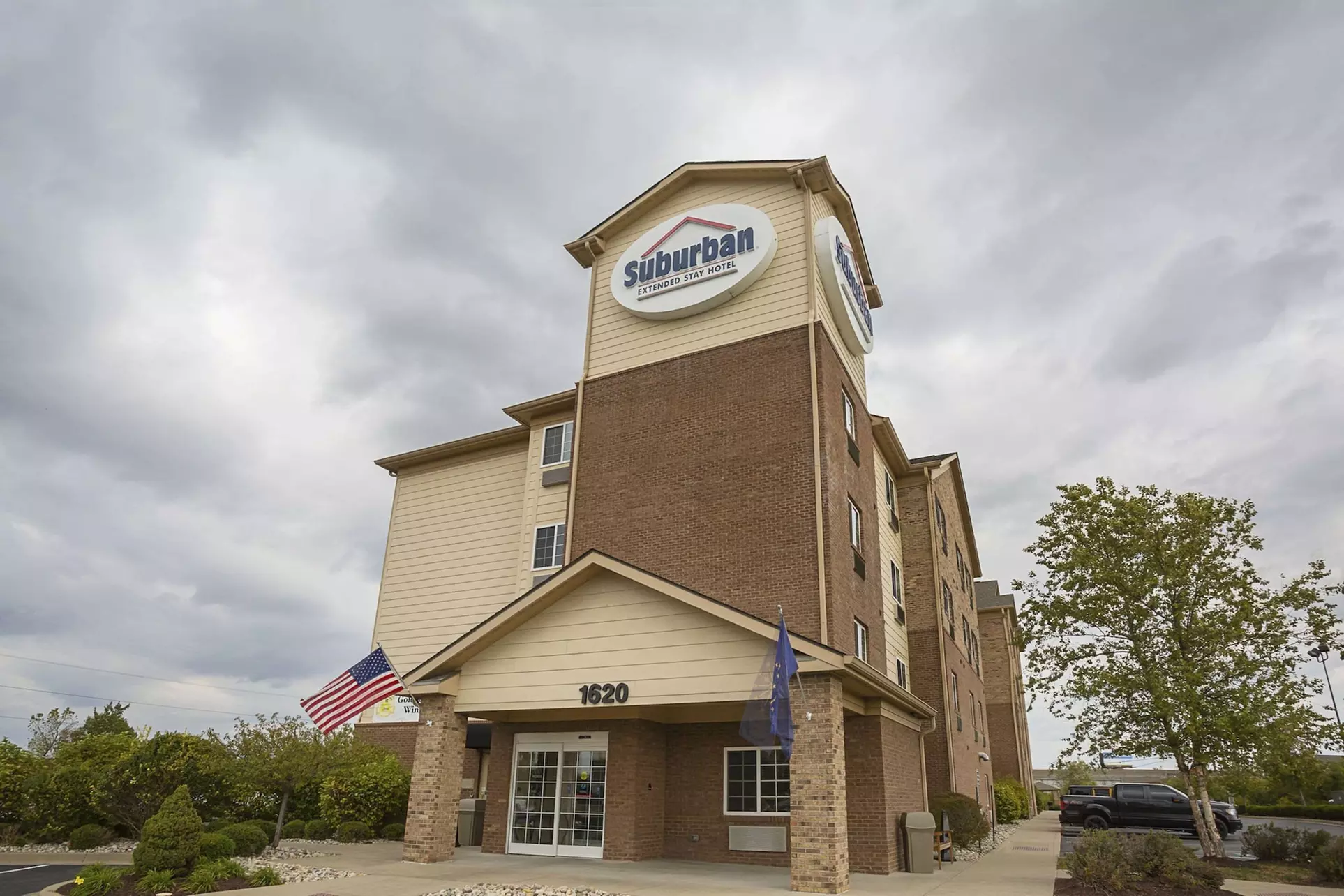 Suburban Studios Clarksville-Louisville North - Primary Image