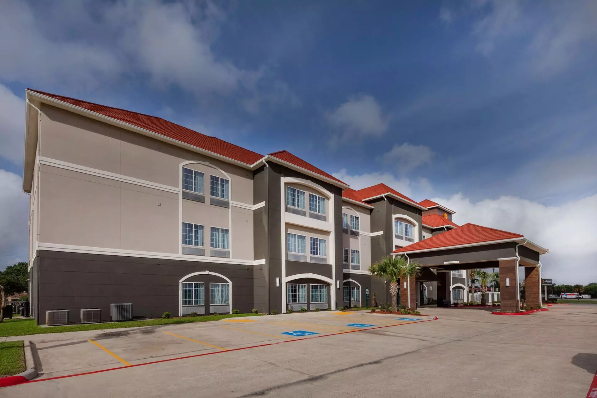 La Quinta Inn & Suites by Wyndham Port Lavaca - Primary Image