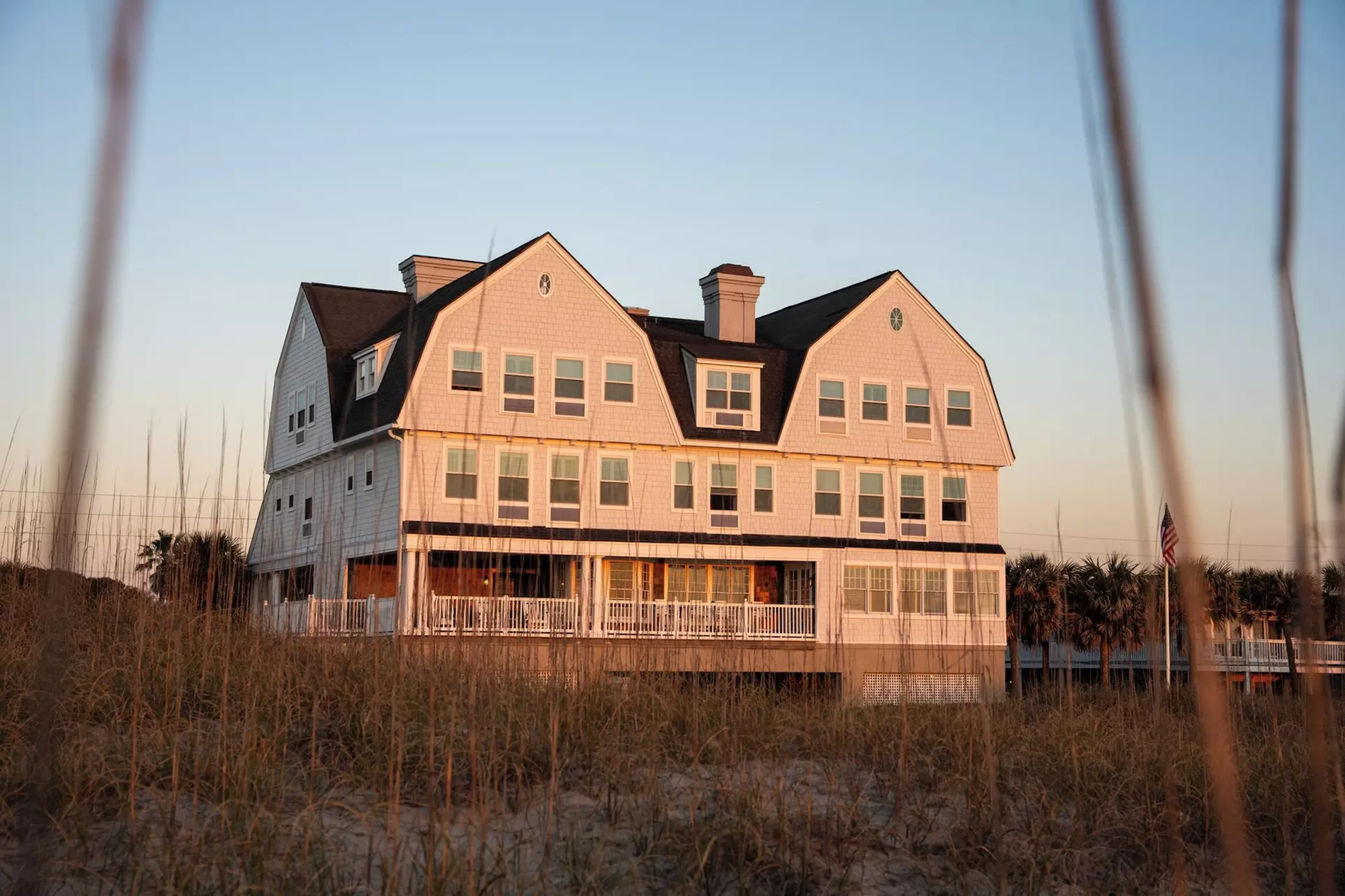 Elizabeth Pointe Lodge - Primary Image
