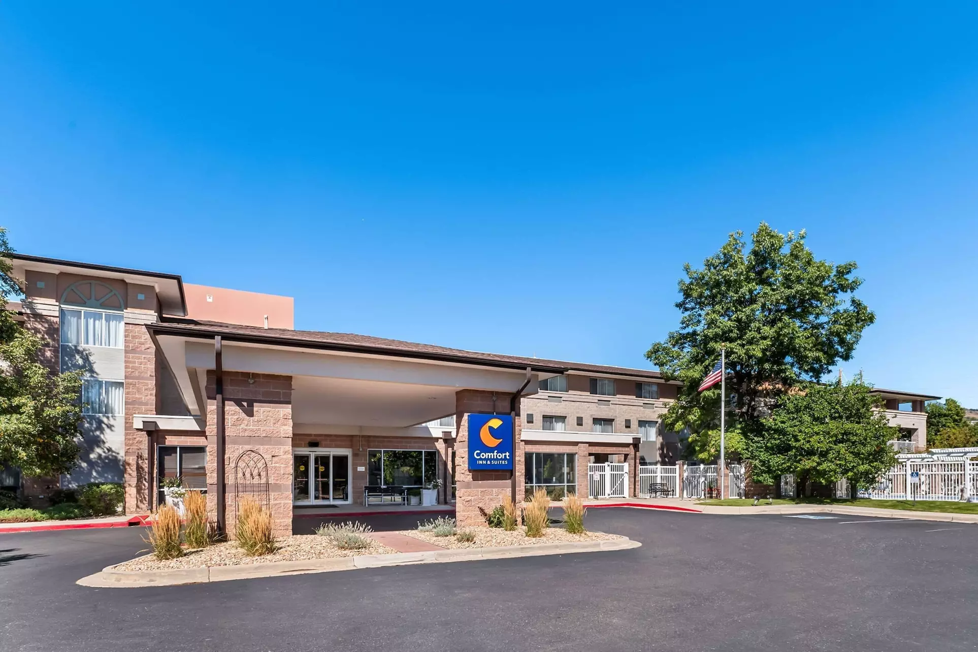 Comfort Inn & Suites Boulder - Primary Image