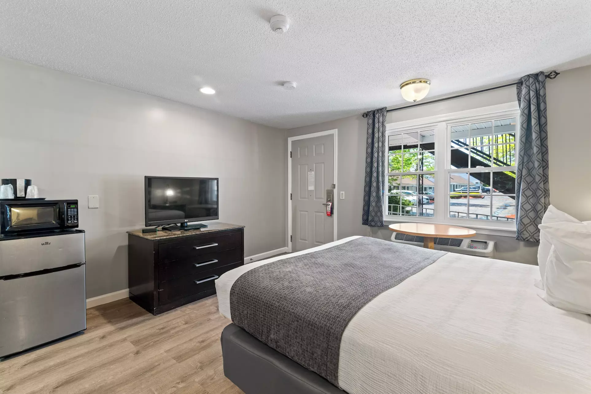 Knights Inn Danvers - Primary Image