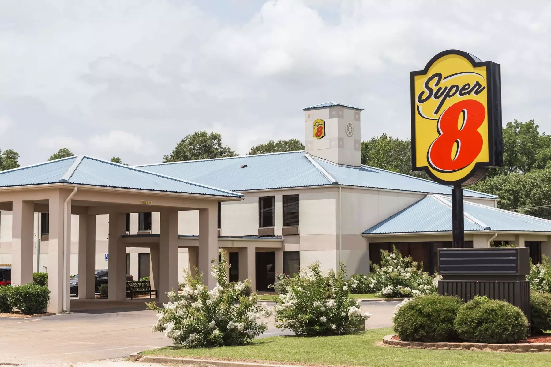 Super 8 by Wyndham Indianola - Primary Image