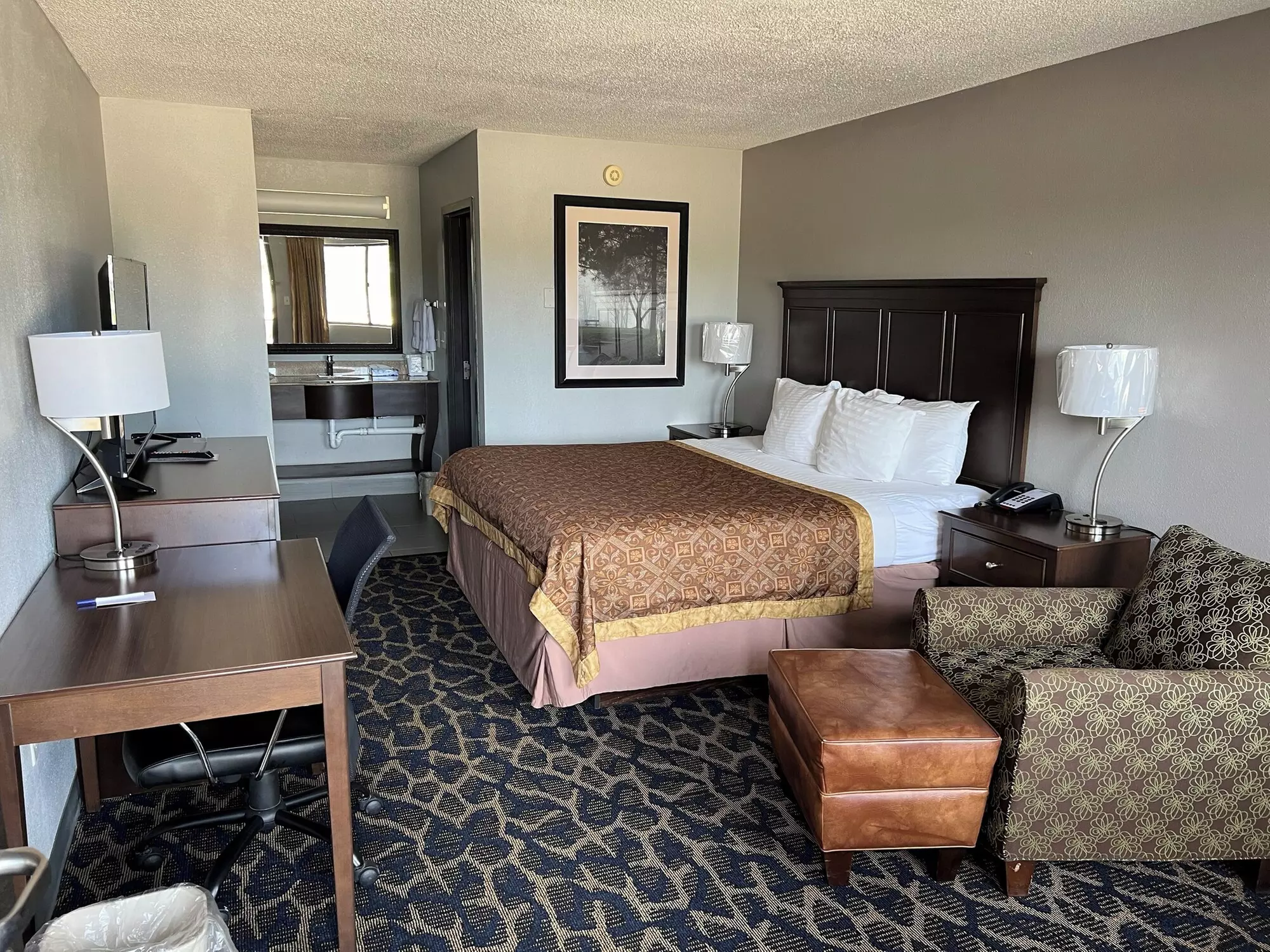 Greenlight Inn & Suites - Primary Image