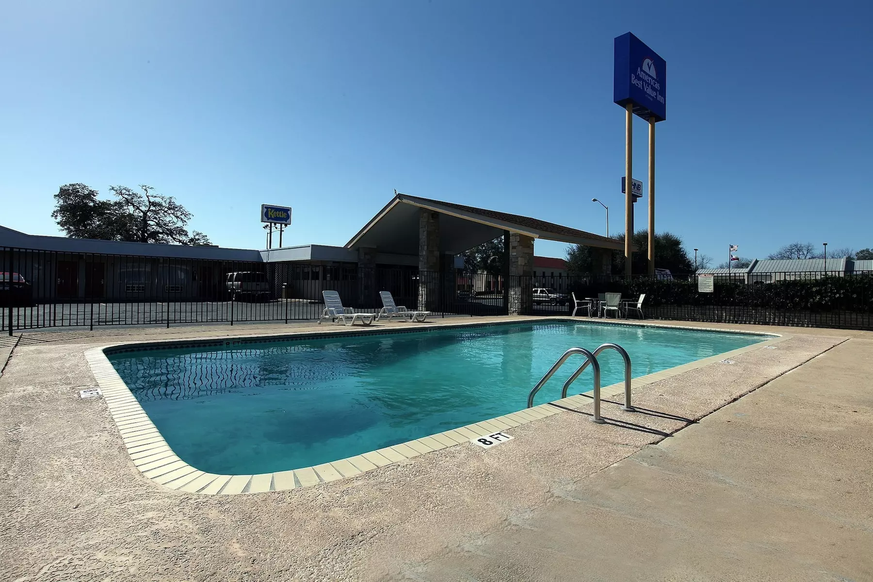 Americas Best Value Inn Uvalde - Primary Image