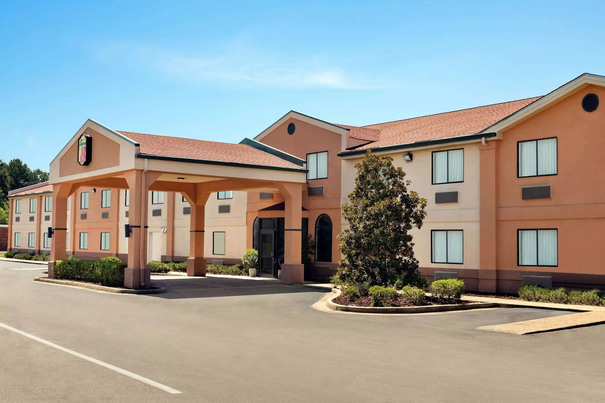 Super 8 by Wyndham Clinton - Primary Image