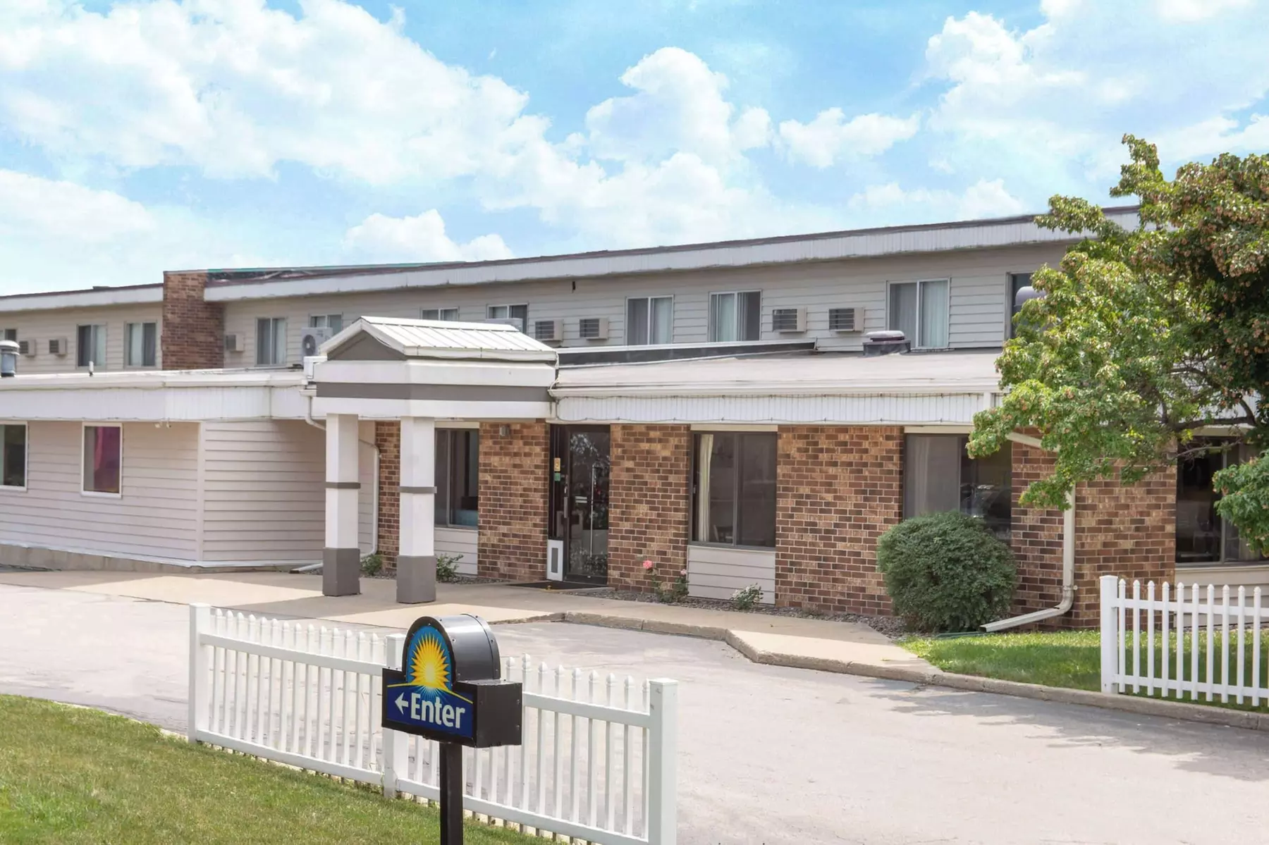 Days Inn by Wyndham Fond du Lac - Primary Image