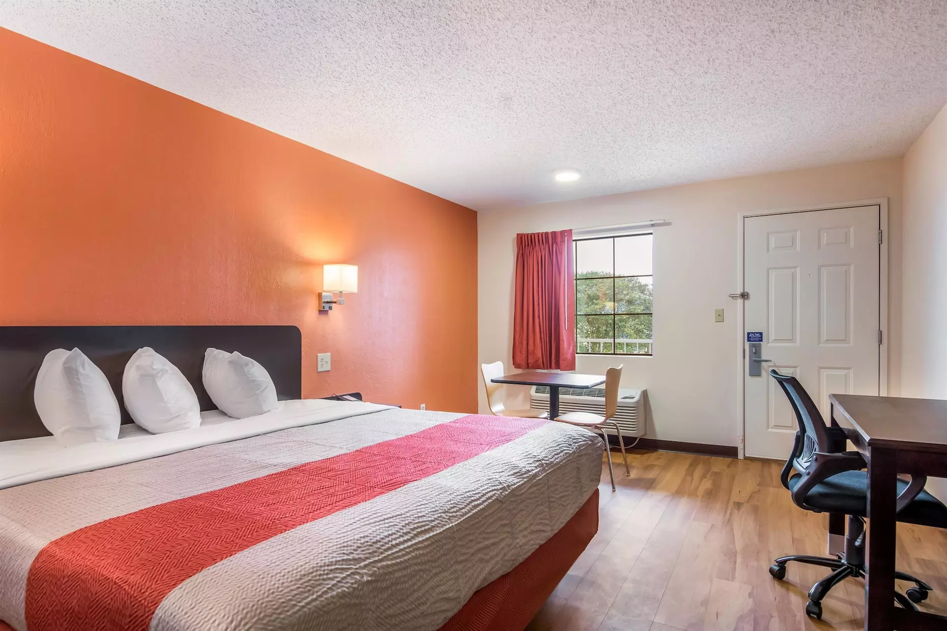 Motel 6 Winnie, TX - Primary Image
