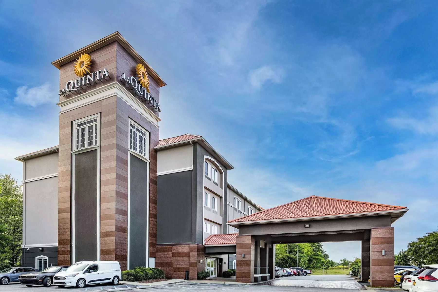 La Quinta Inn & Suites by Wyndham Norfolk - Primary Image