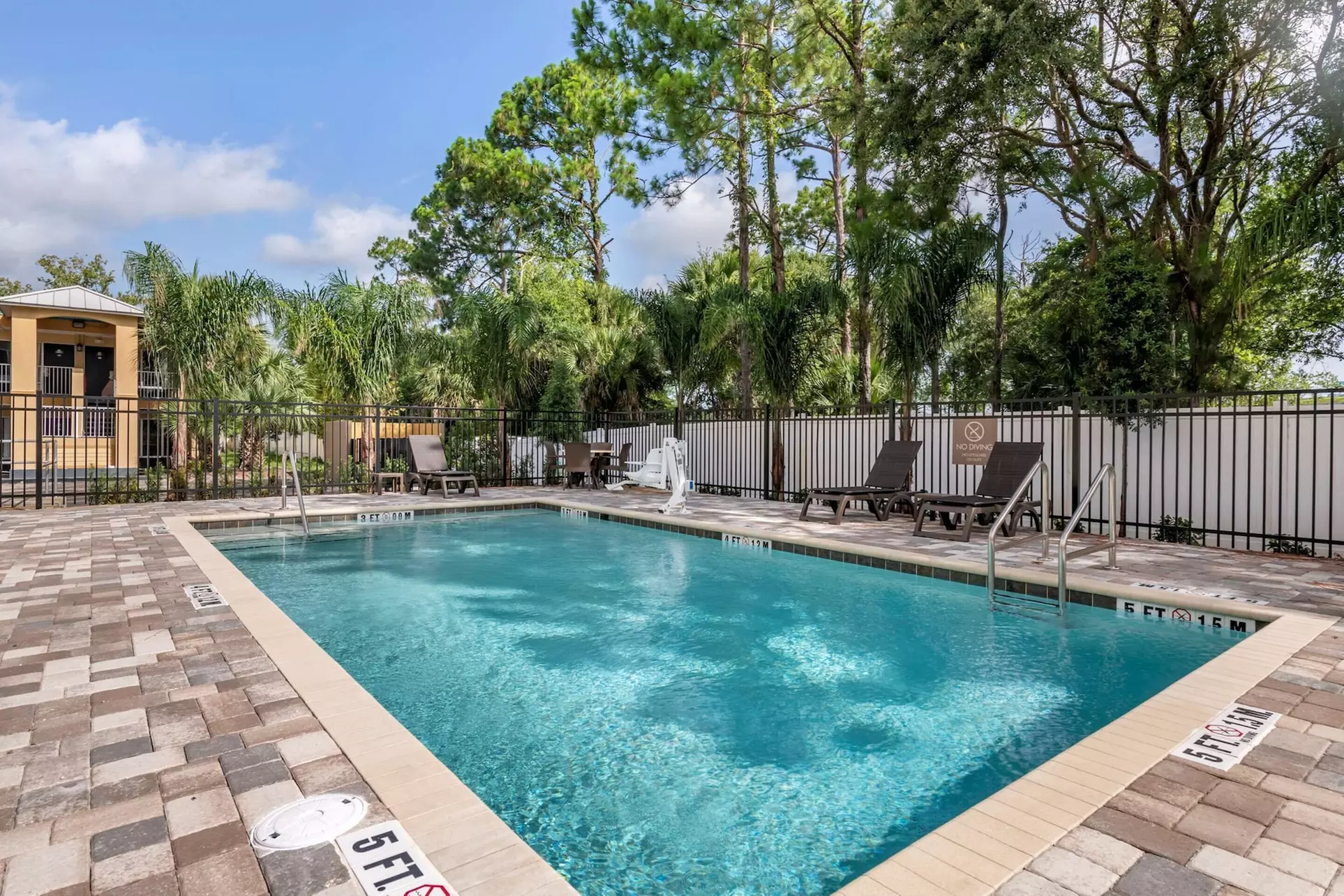 Comfort Suites Daytona Beach - Speedway - Primary Image