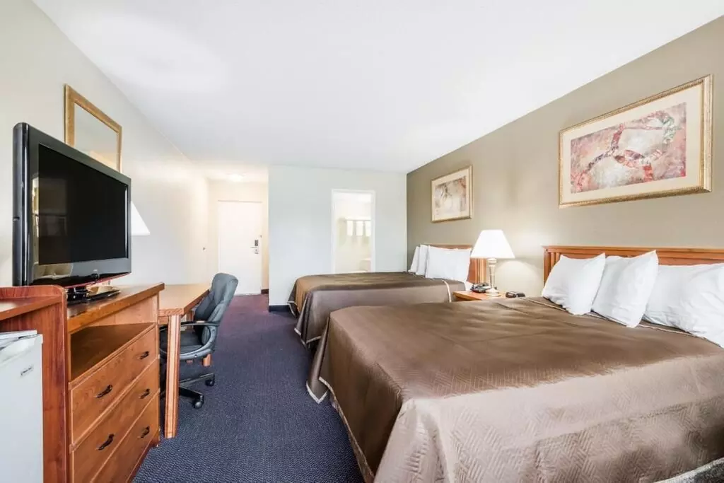 Red Carpet Inn - Primary Image
