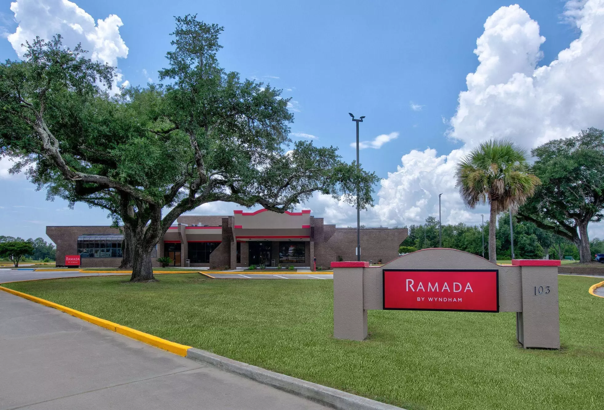 Ramada by Wyndham Diamondhead I-10/Gulfport - Primary Image