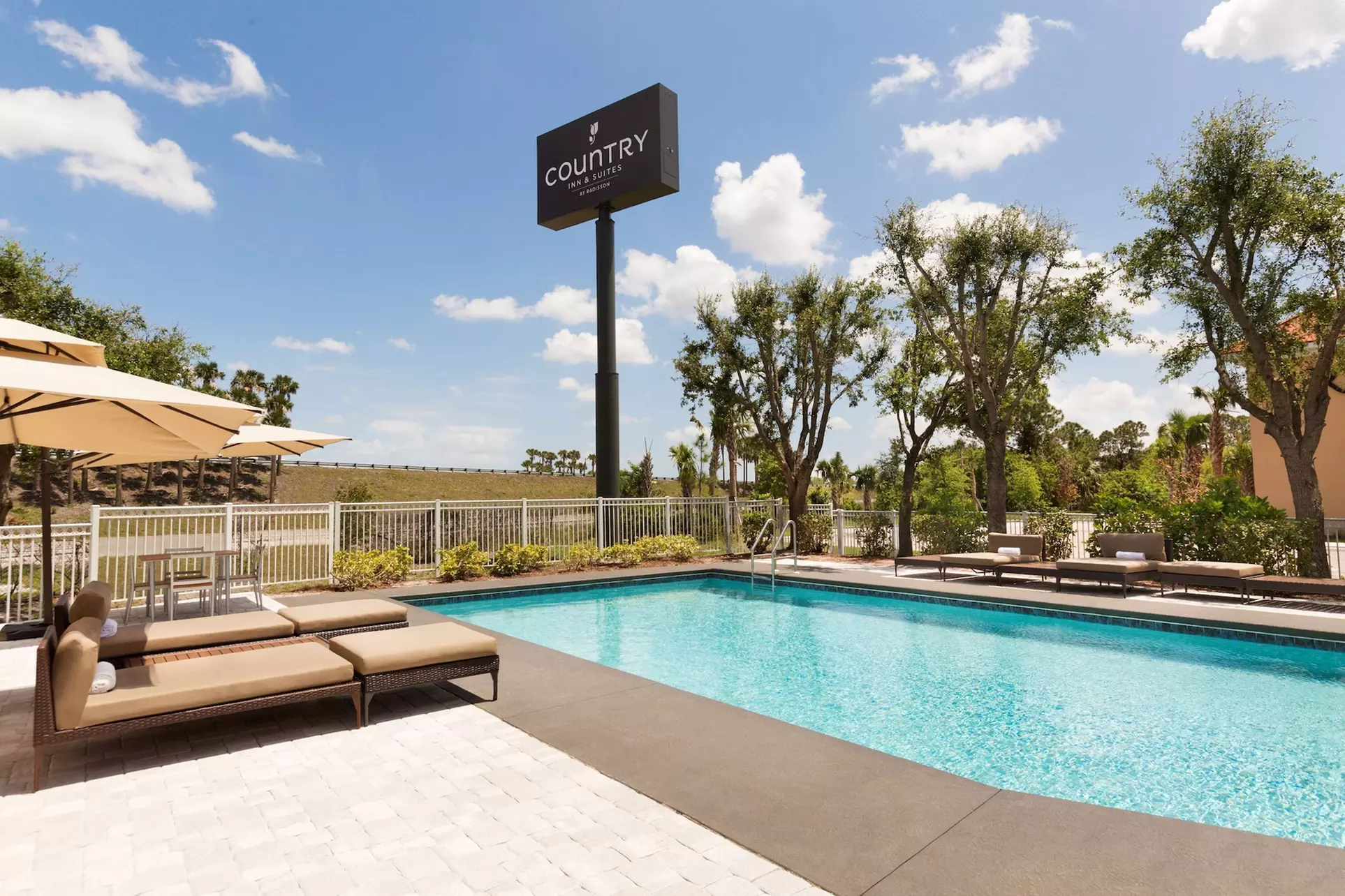 Country Inn & Suites by Radisson, Vero Beach-I-95, FL - Primary Image