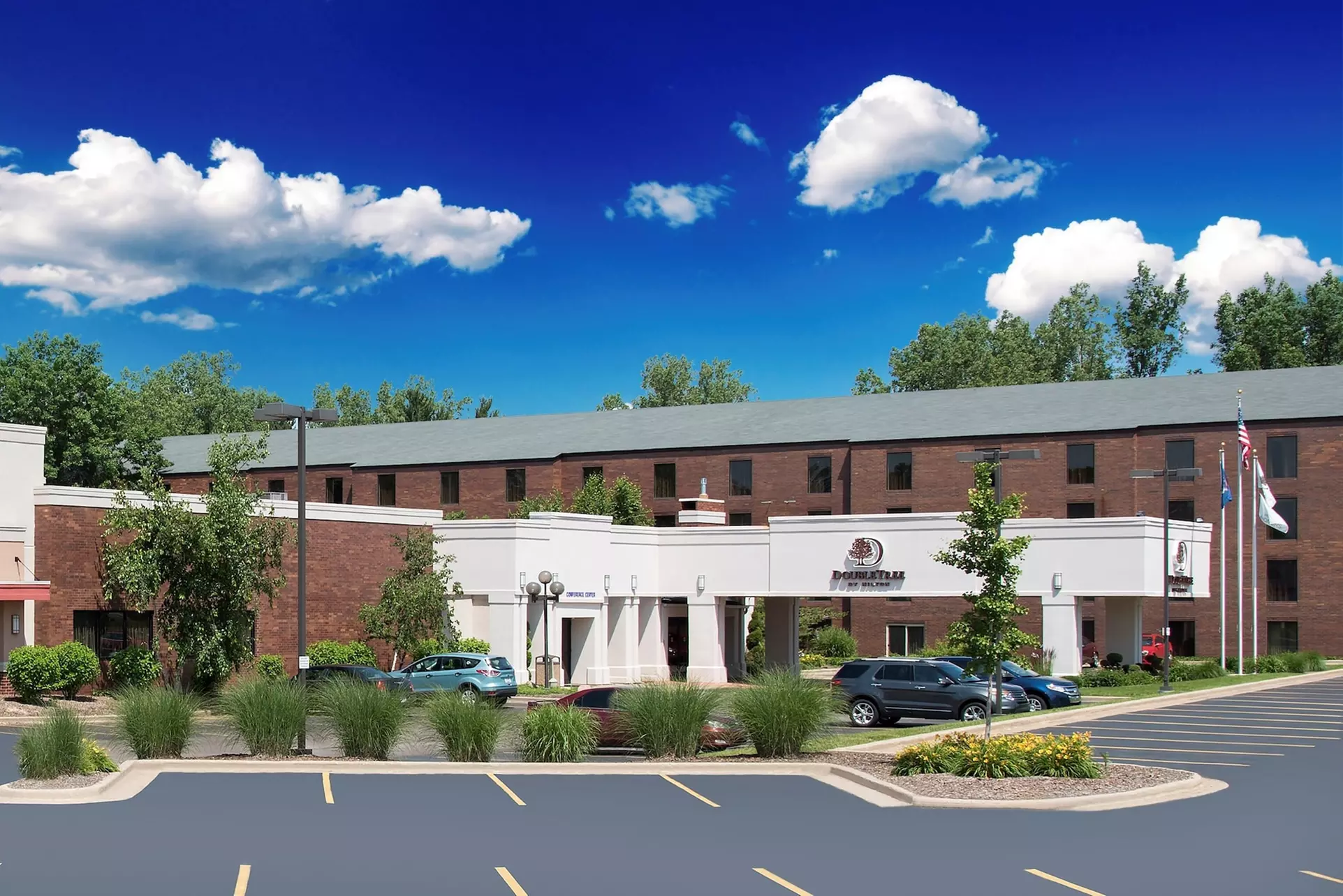 DoubleTree by Hilton Hotel Grand Rapids Airport - Primary Image