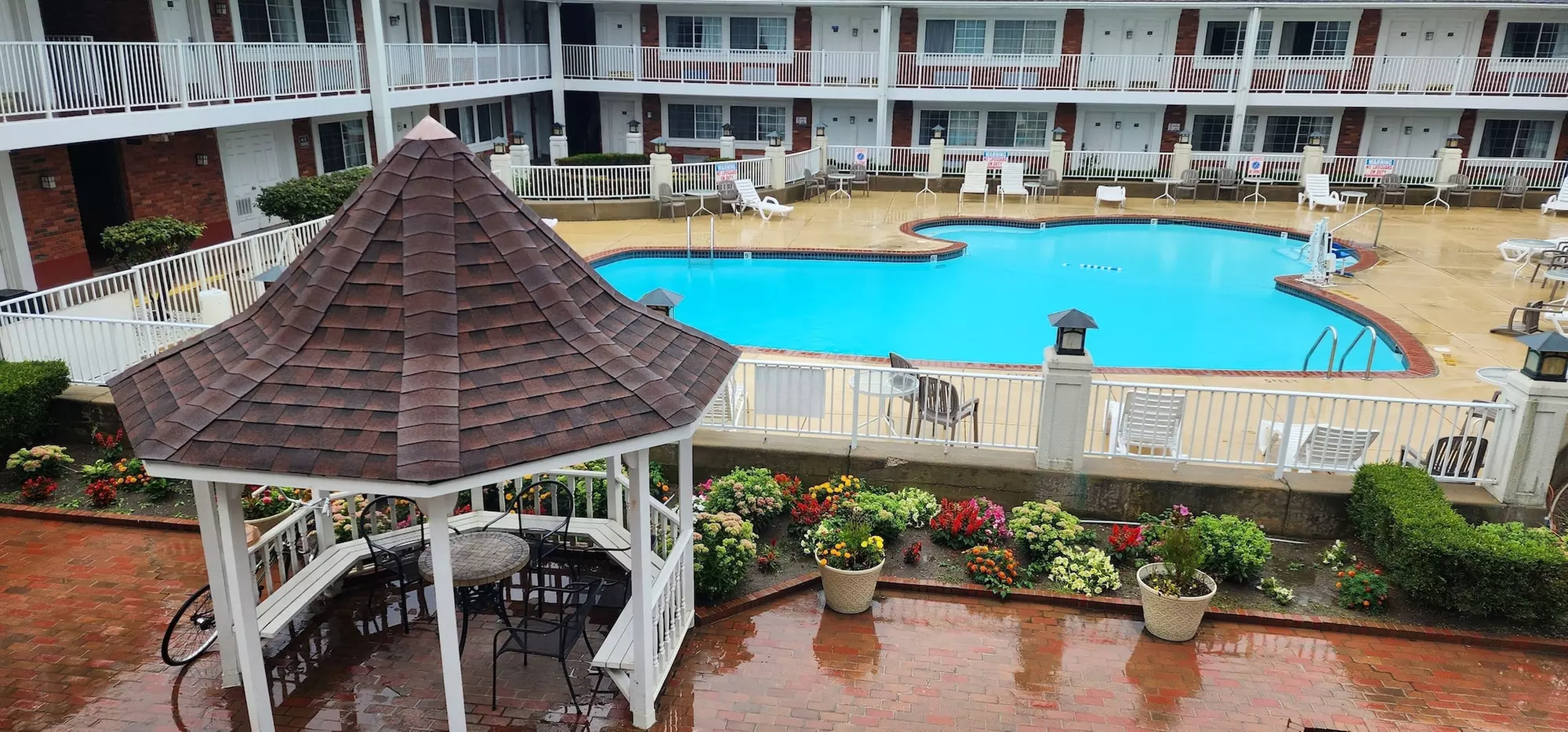 Days Inn & Suites by Wyndham Roseville/Detroit Area - Primary Image