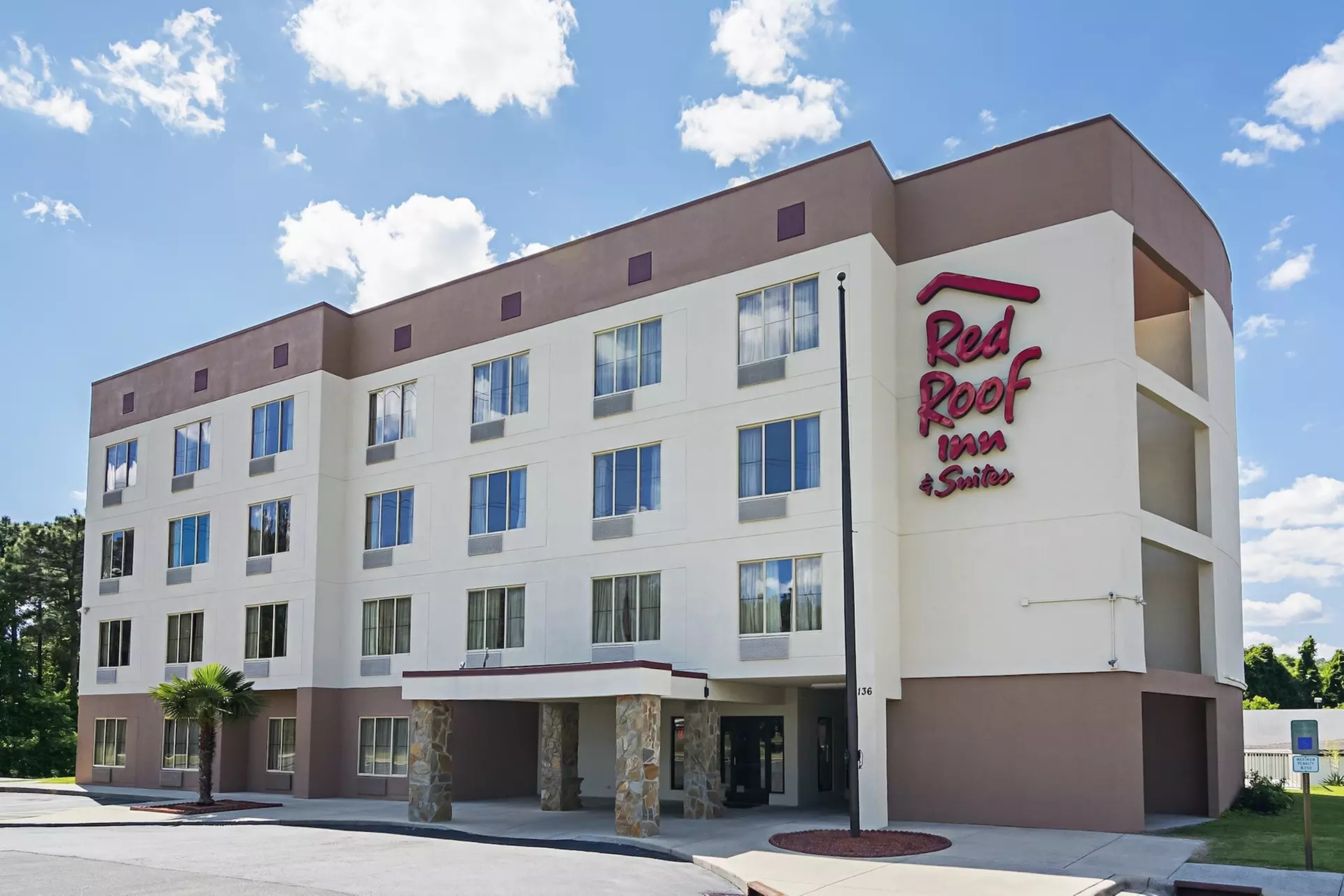 Red Roof Inn & Suites Fayetteville – Fort Bragg - Primary Image