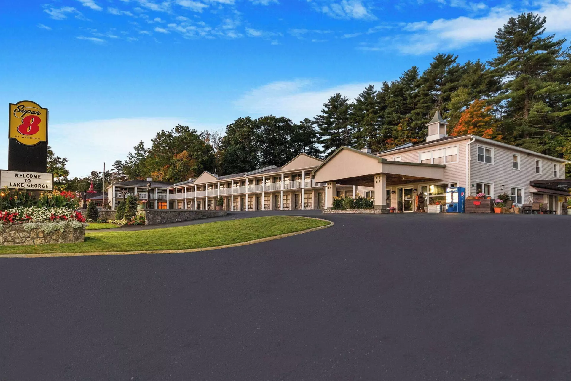 Super 8 by Wyndham Lake George/Downtown - Primary Image
