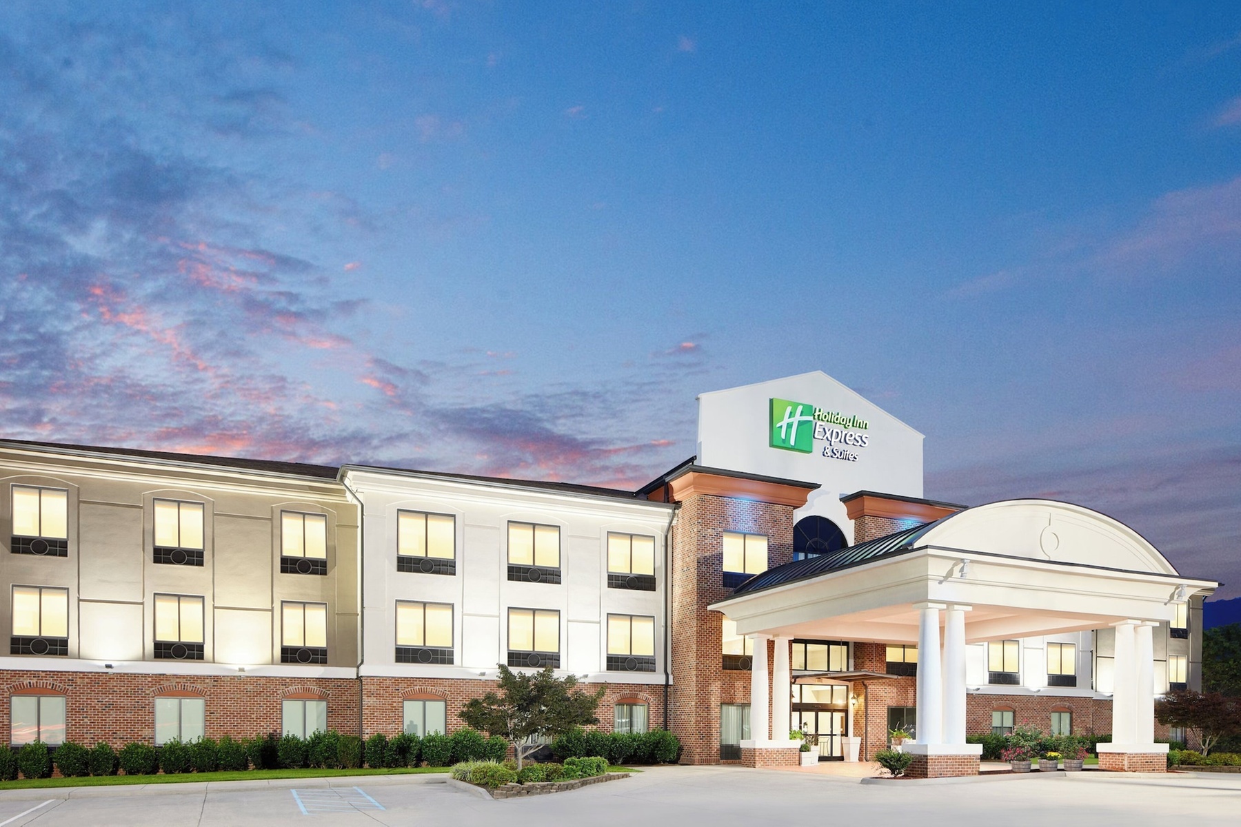 Holiday Inn Express & Suites Salem by IHG