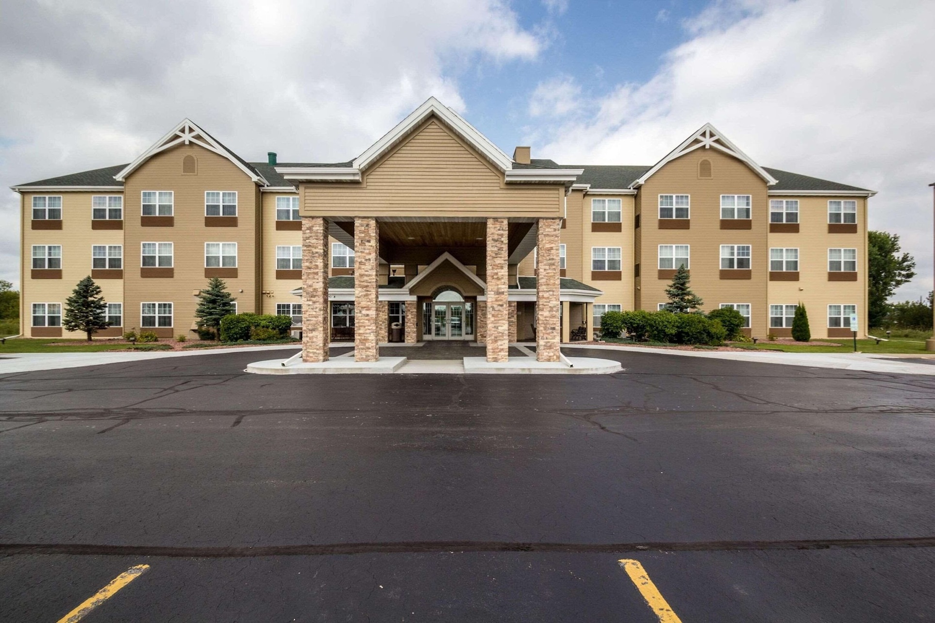 Country Inn & Suites by Radisson, Fond du Lac, WI - Primary Image