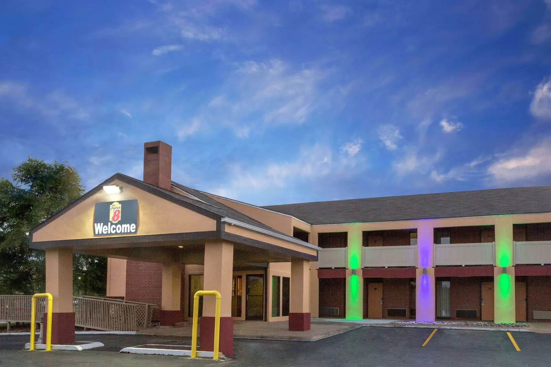 Super 8 by Wyndham Kansas City Airport - Primary Image