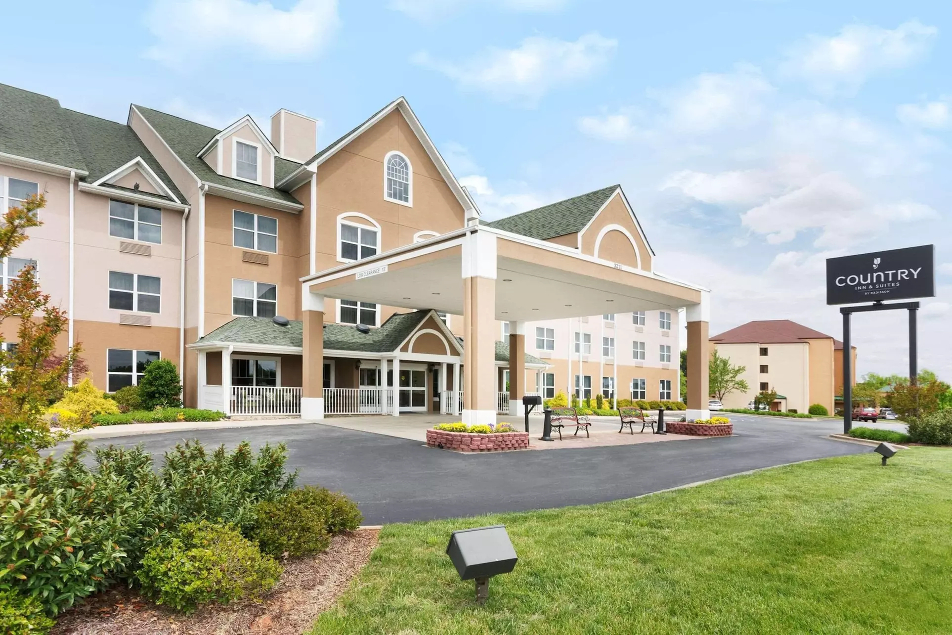 Country Inn & Suites by Radisson, Burlington (Elon), NC - Primary Image