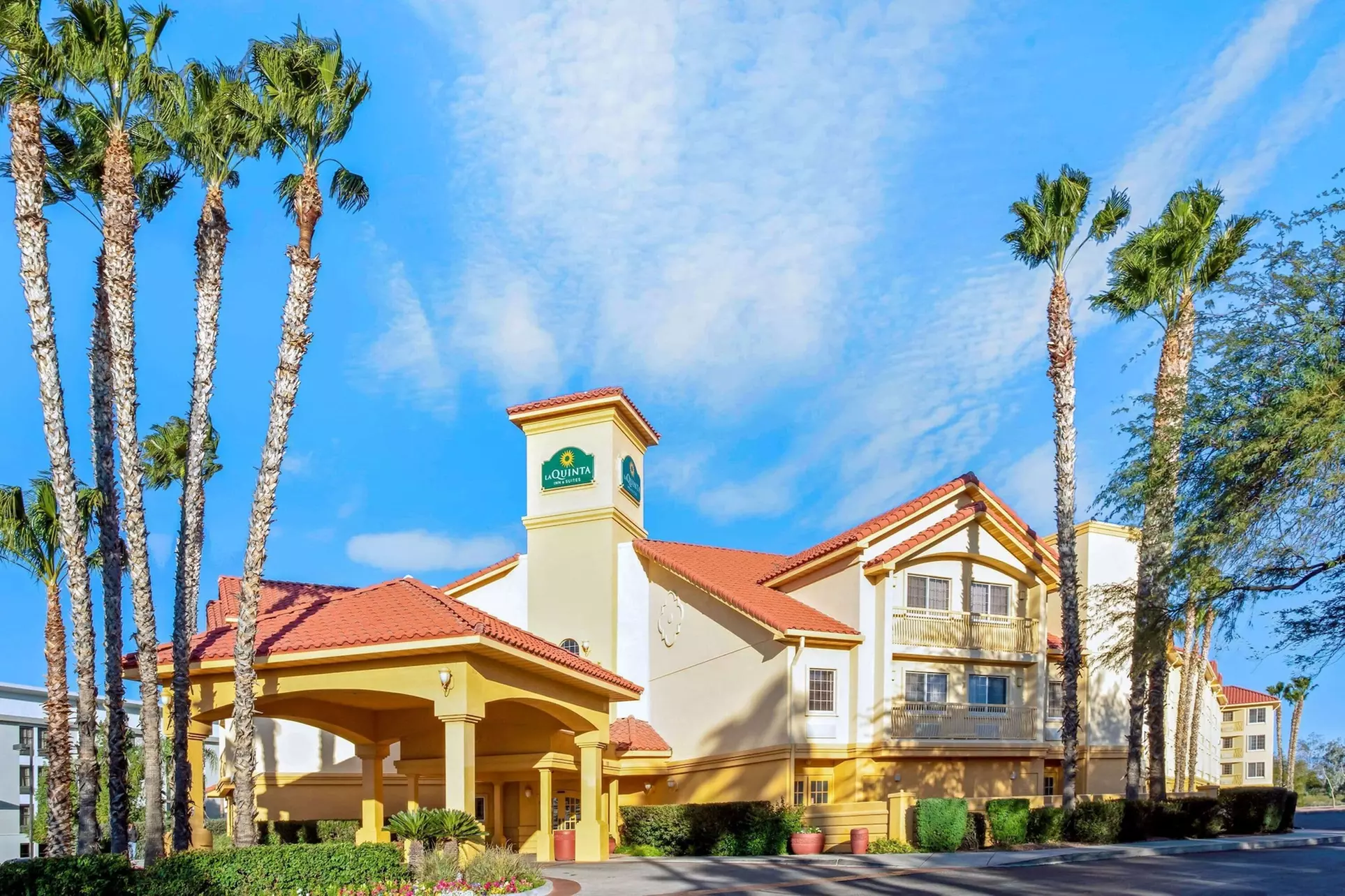 La Quinta Inn & Suites by Wyndham Tucson Airport - Primary Image