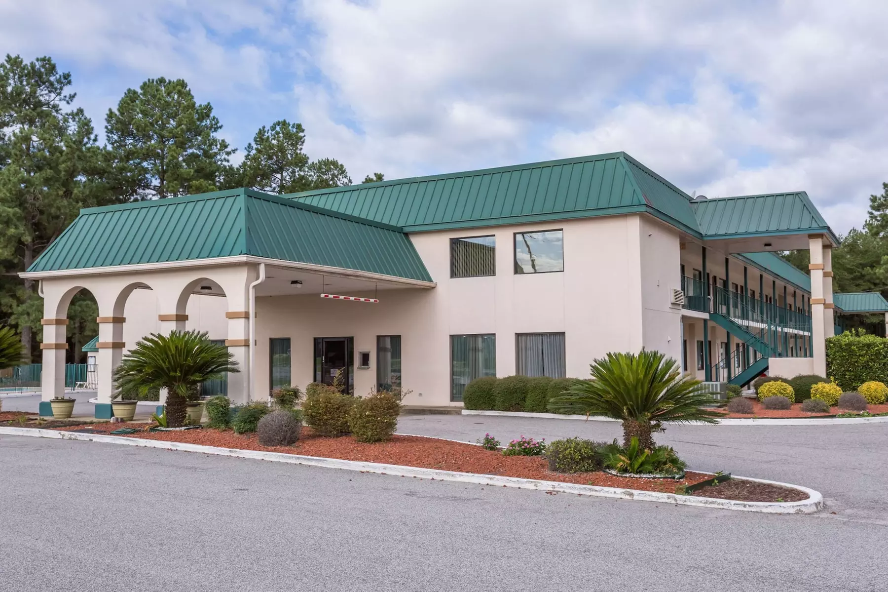 Days Inn by Wyndham Summerton - Primary Image