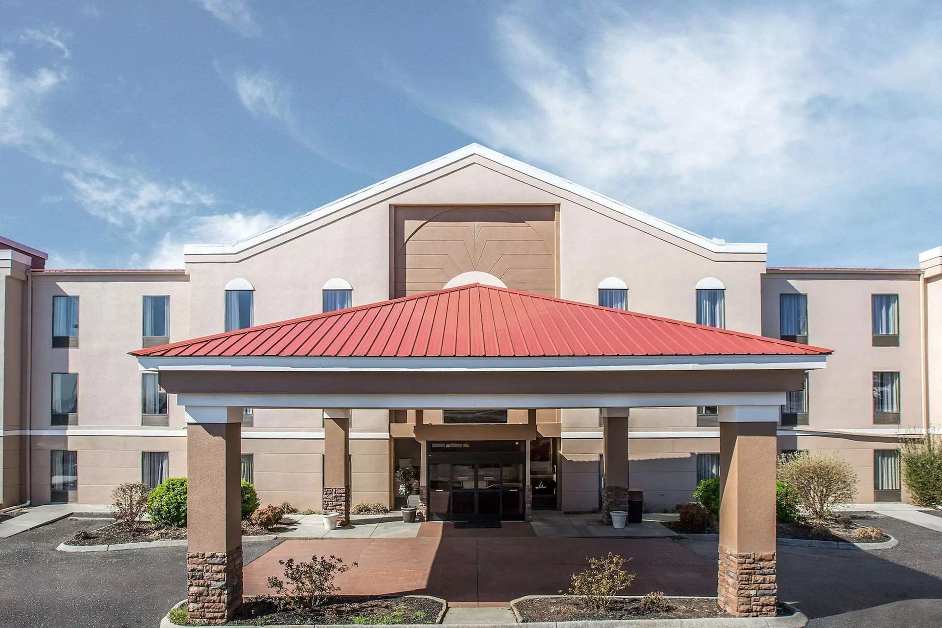 Quality Suites - Primary Image