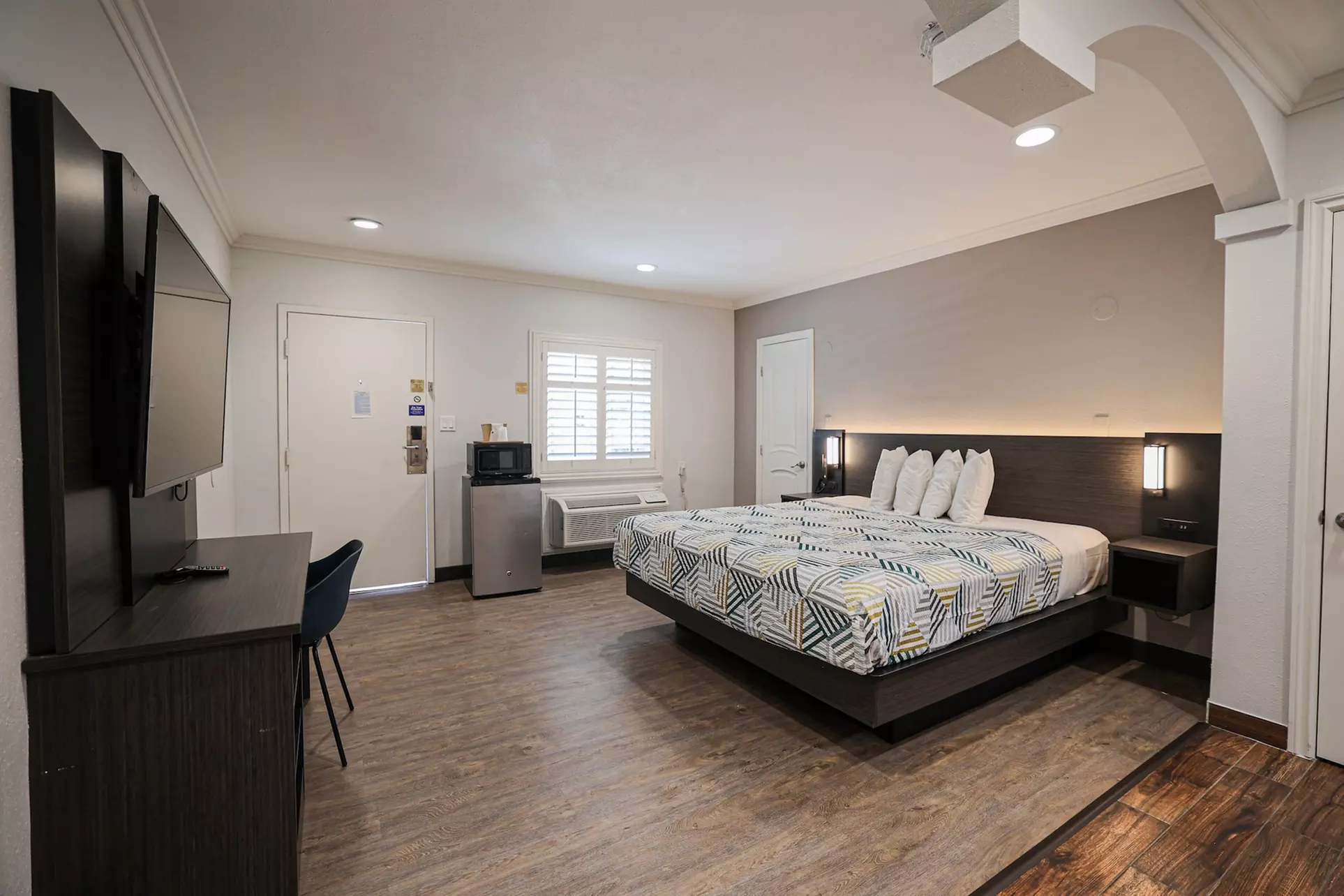 Motel 6 Tustin, CA – Orange County - Primary Image