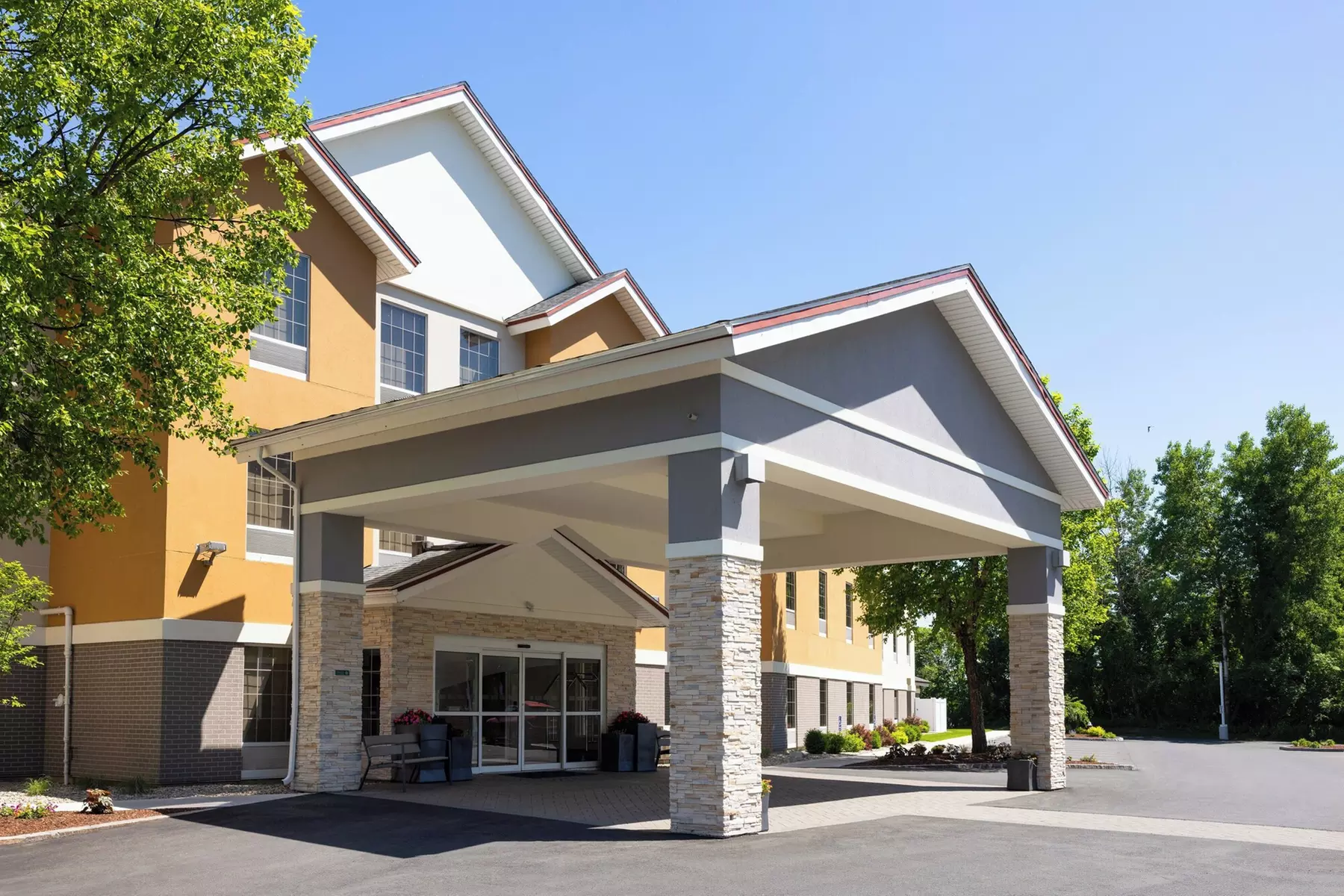Holiday Inn Express Hotel & Suites Brattleboro by IHG - Primary Image