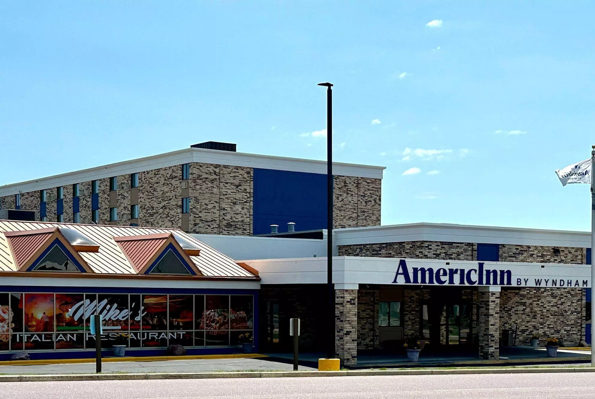 AmericInn & Suites By Wyndham Baraboo Event Center - Primary Image