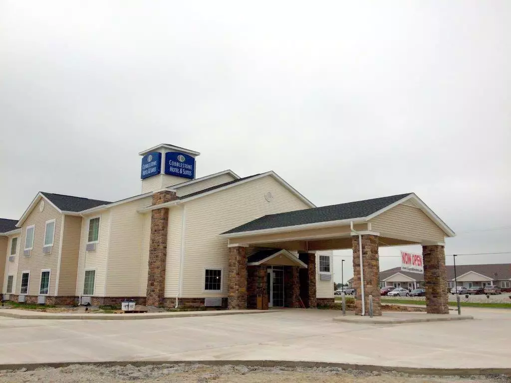 Cobblestone Hotel & Suites - Newton - Primary Image