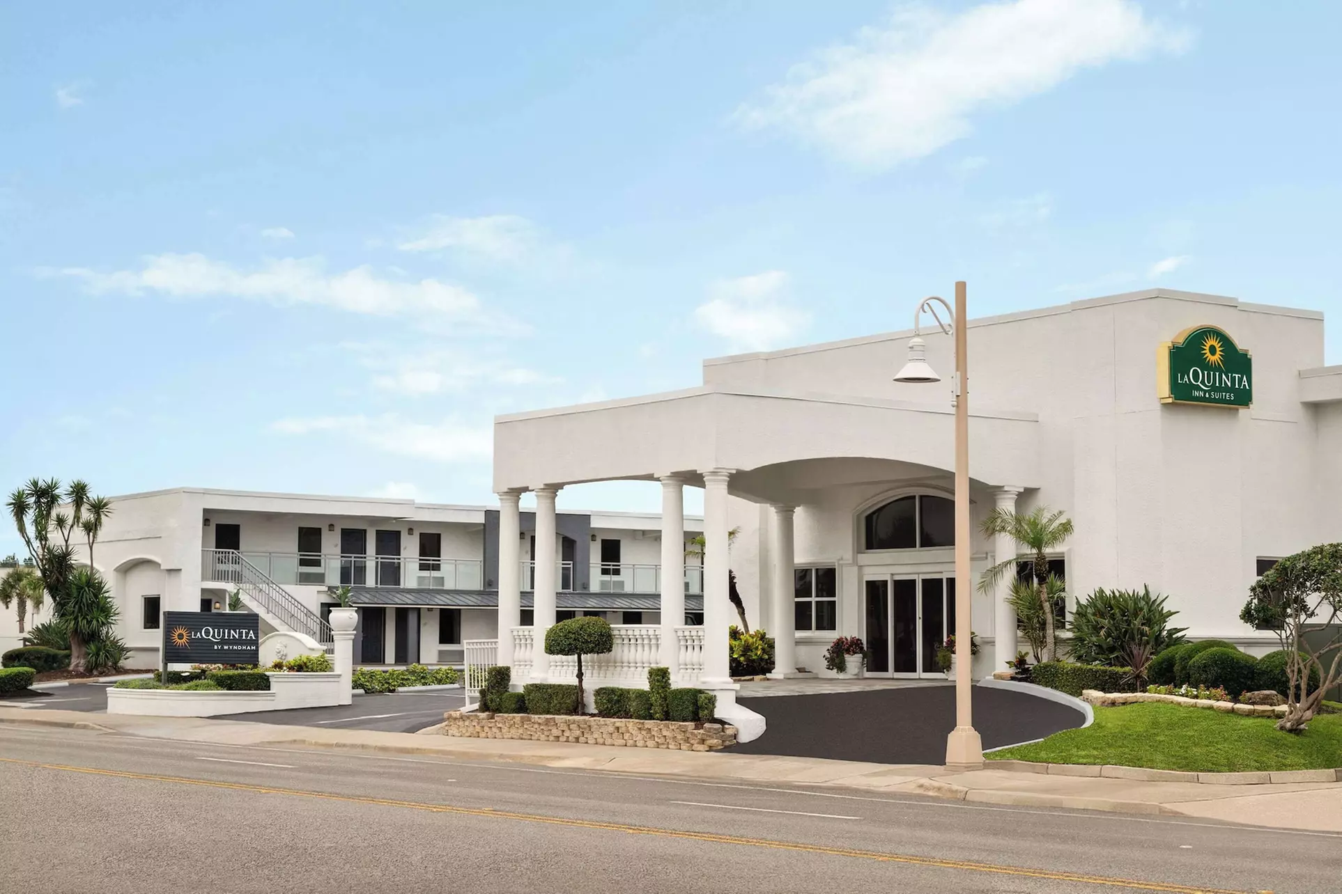 La Quinta Inn & Suites by Wyndham Oceanfront Daytona Beach - Primary Image