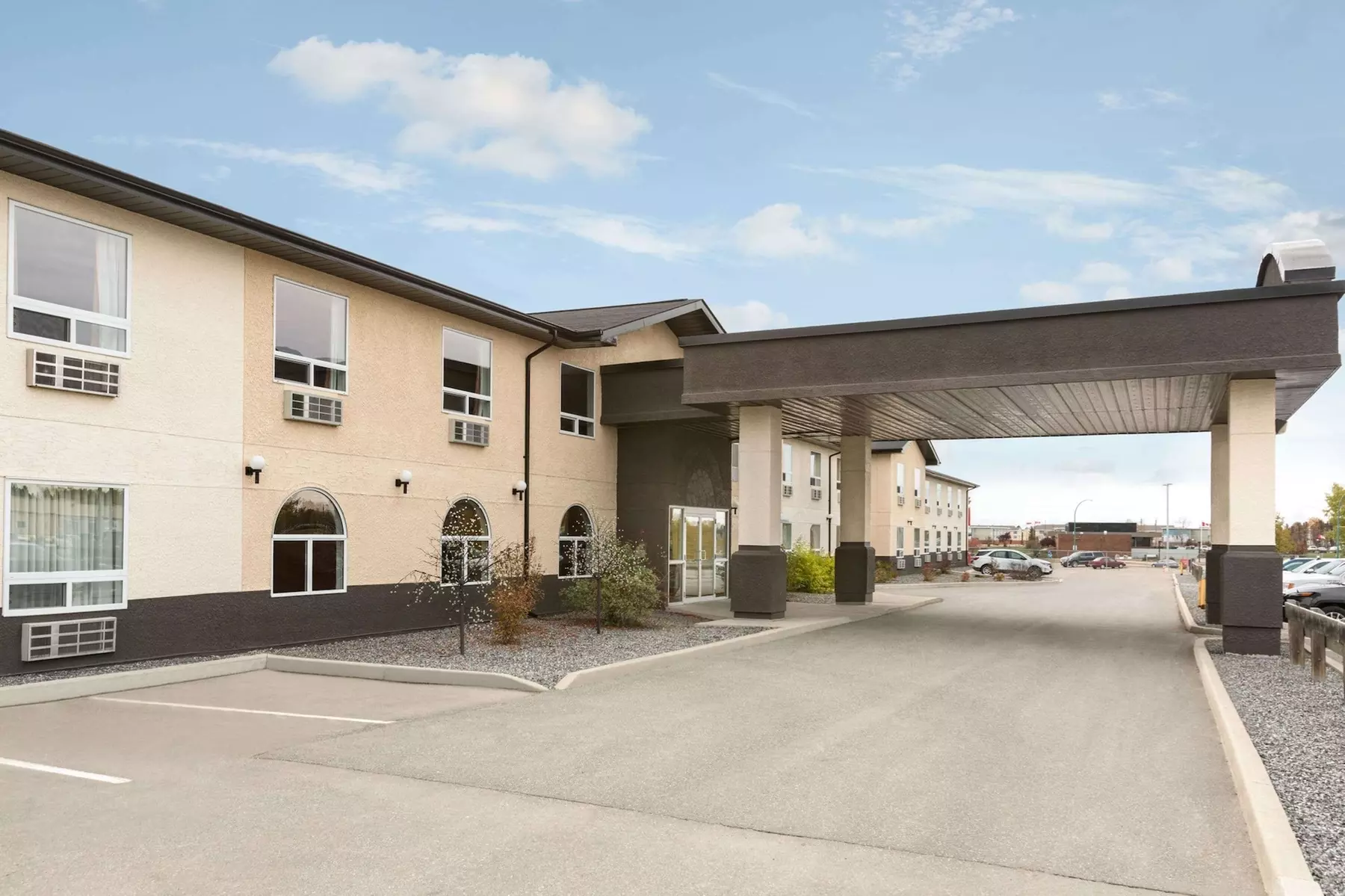 Days Inn & Suites by Wyndham Thompson - Primary Image