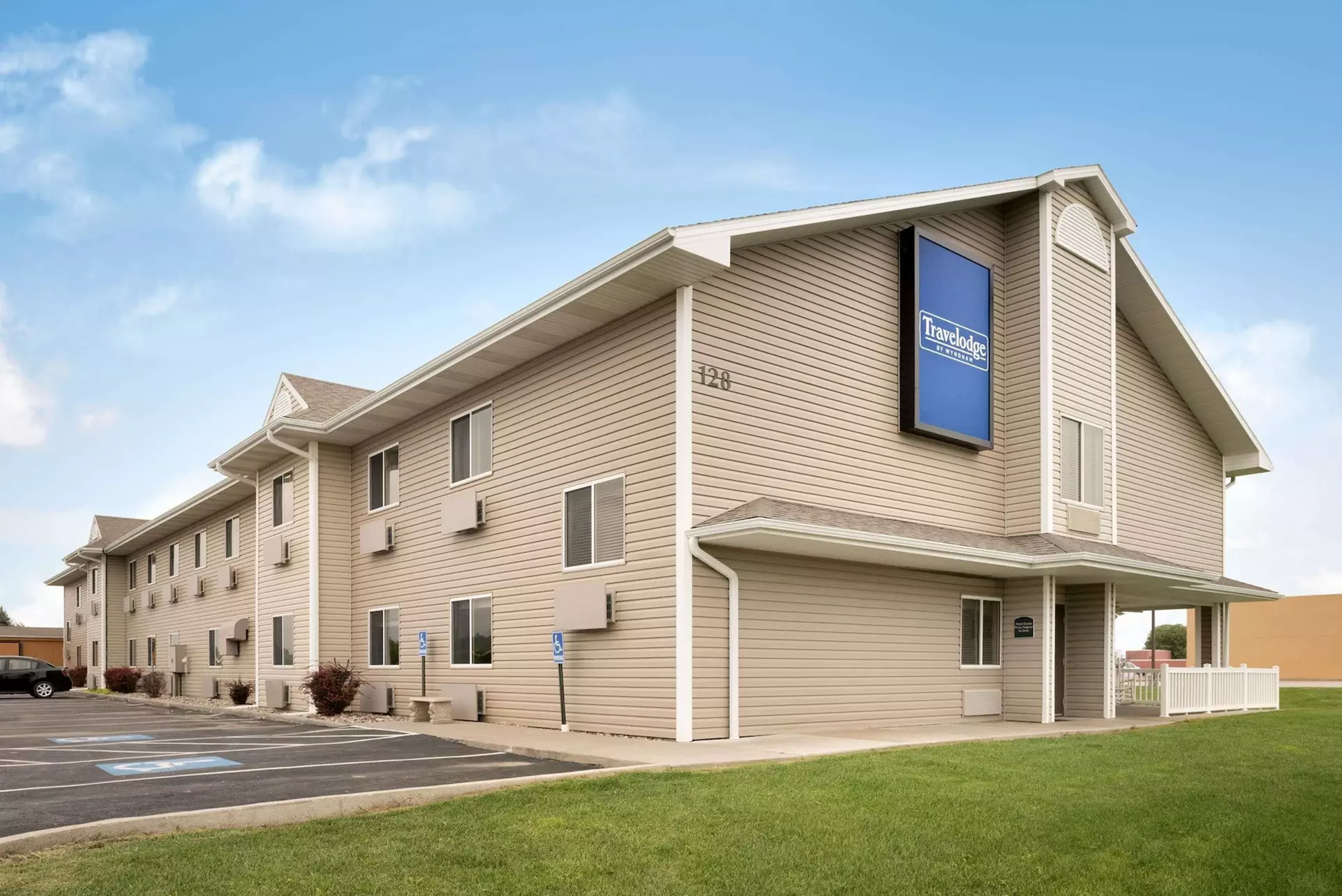Travelodge by Wyndham Missouri Valley - Primary Image