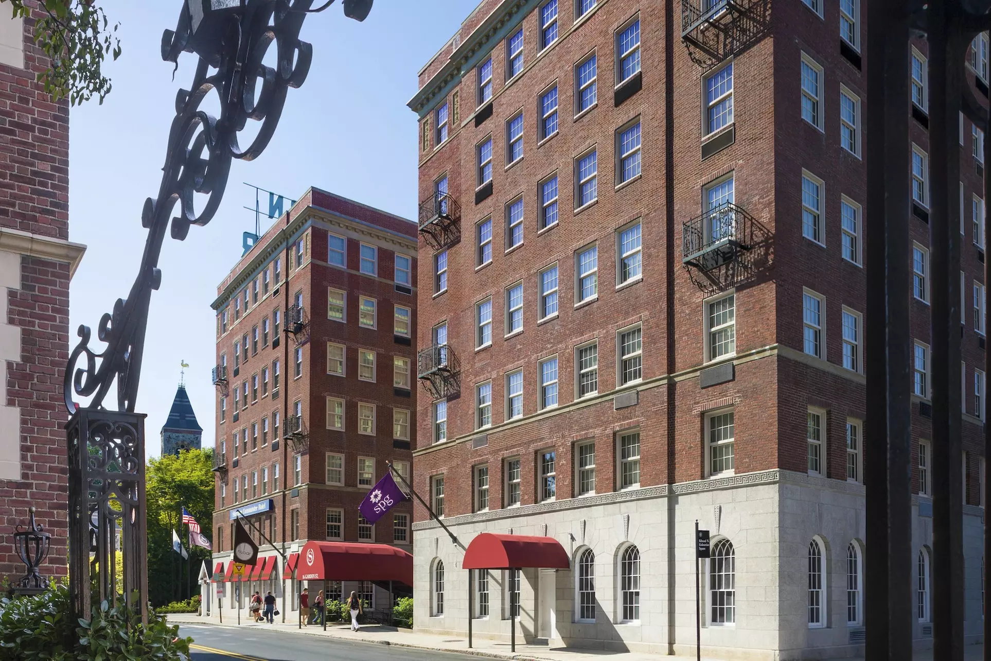 Sheraton Commander Hotel - Primary Image
