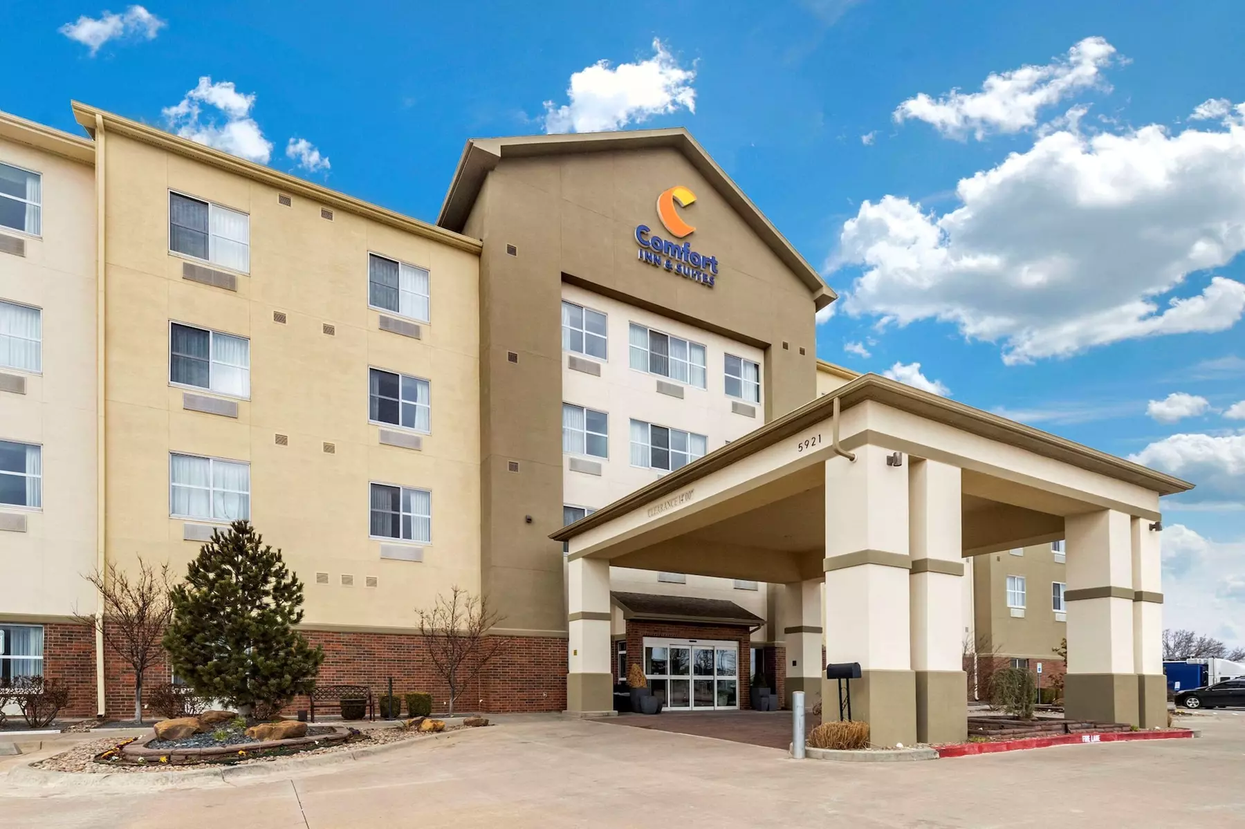 Comfort Inn & Suites Oklahoma City West - I-40 - Primary Image