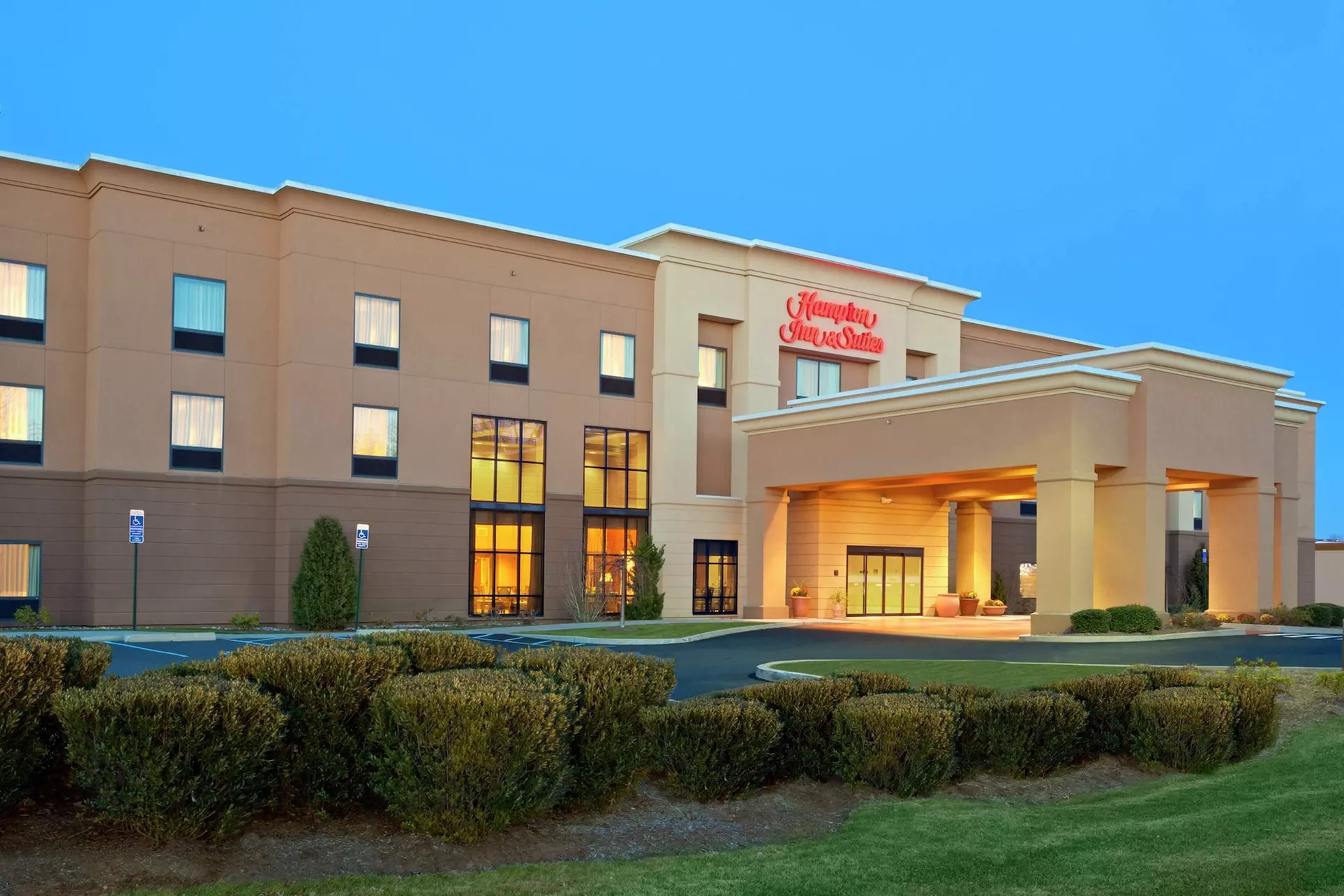 Hampton Inn & Suites Hartford-Manchester, CT - Primary Image