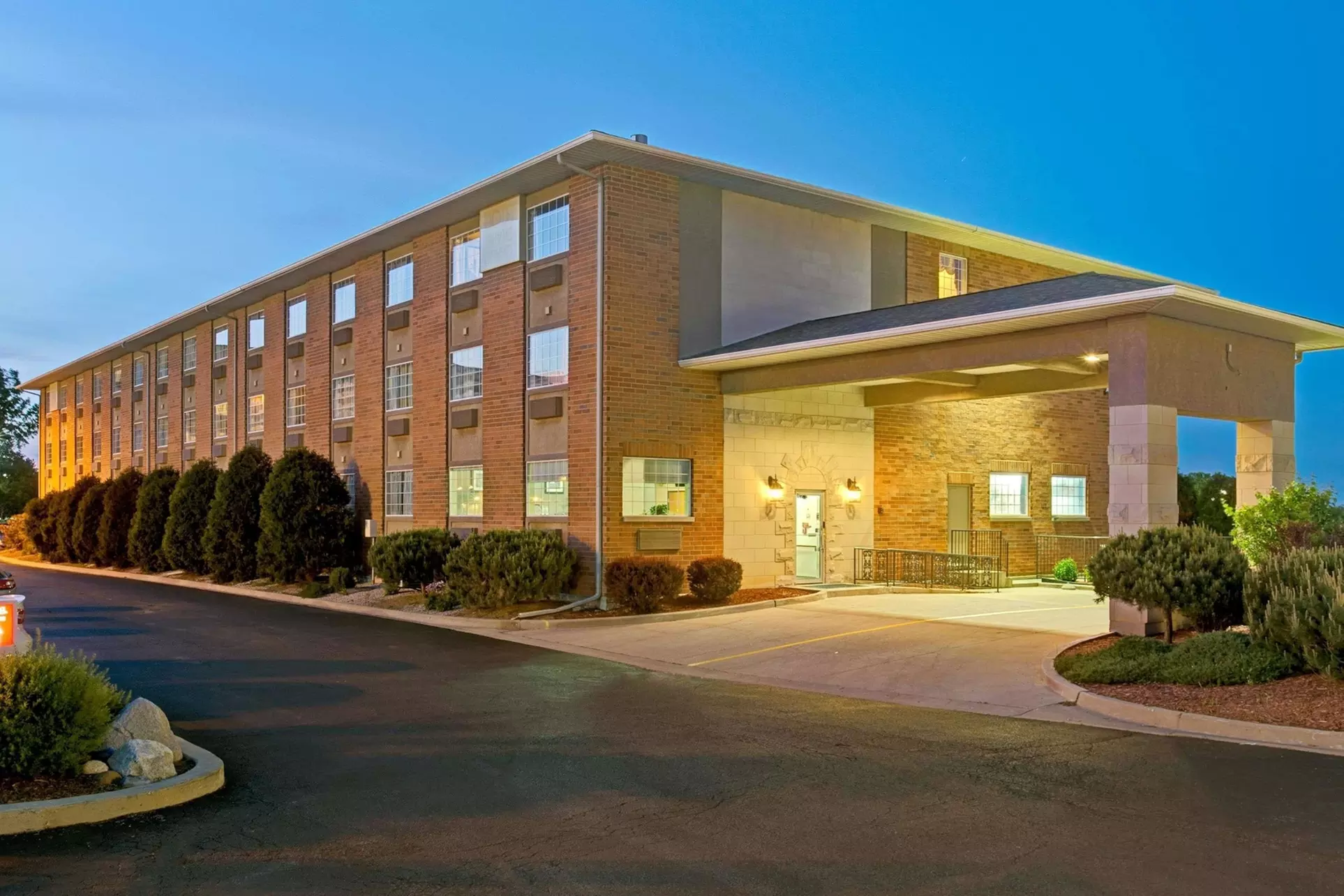 Super 8 by Wyndham Gurnee - Primary Image
