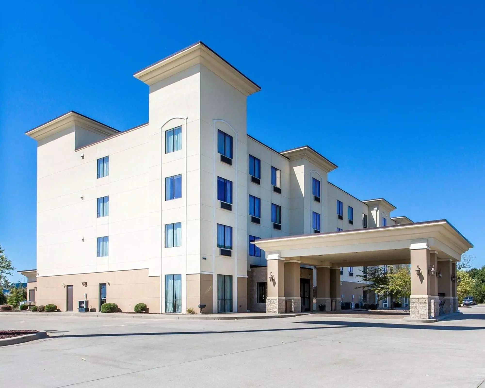 Comfort Inn And Suites - Primary Image