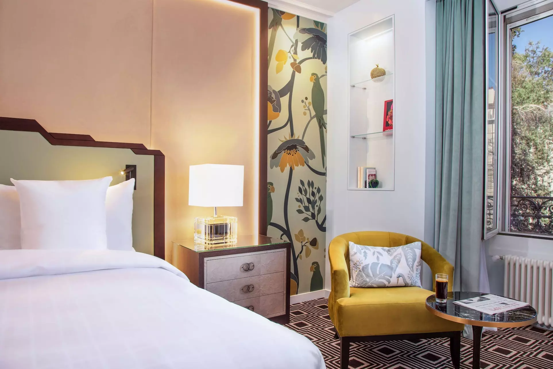 Hotel Bristol - Primary Image