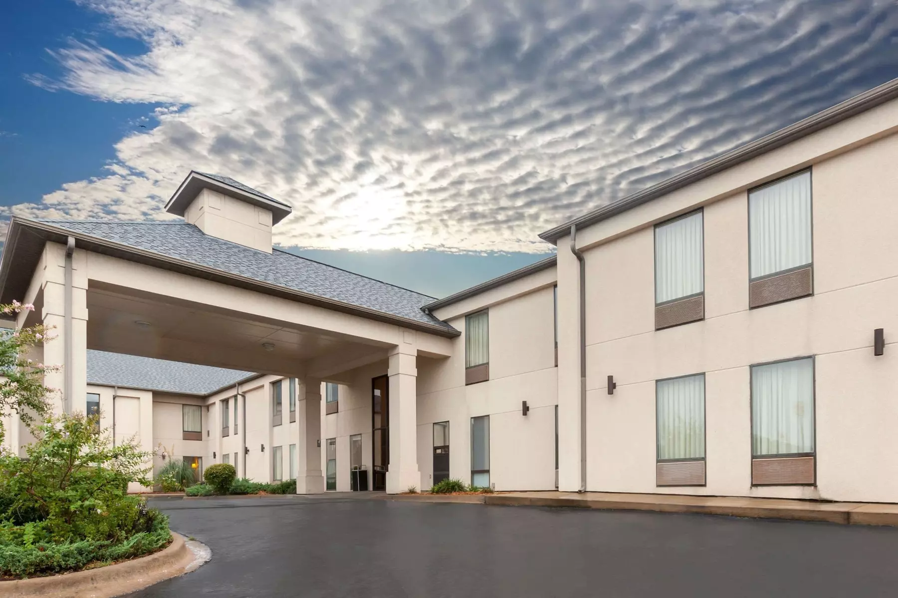 Super 8 by Wyndham Conway - Primary Image