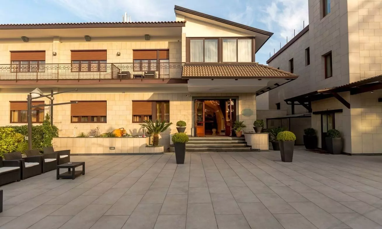 Ranch Palace Hotel - Primary Image