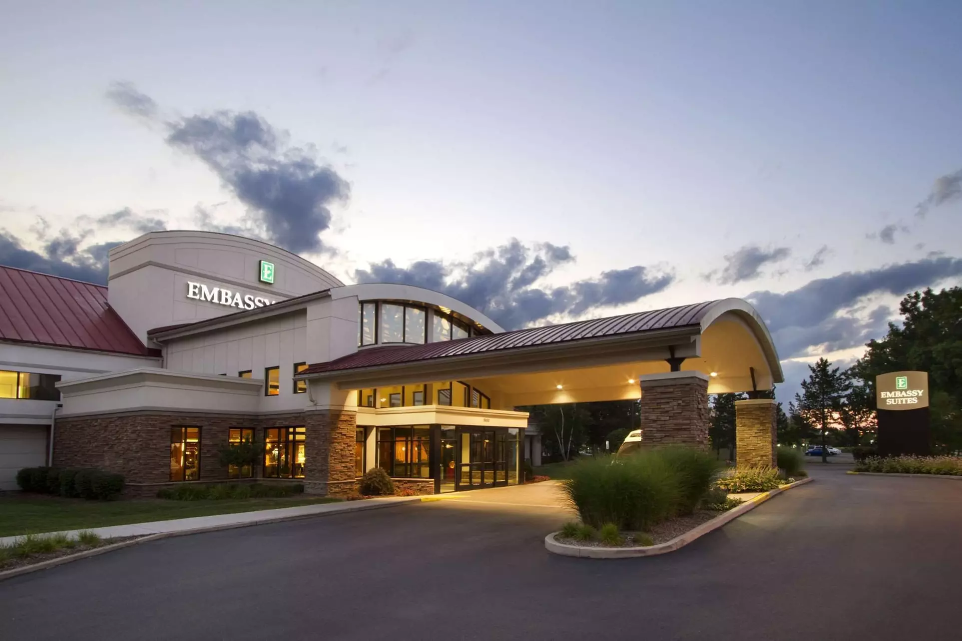Embassy Suites by Hilton Detroit Metro Airport - Primary Image