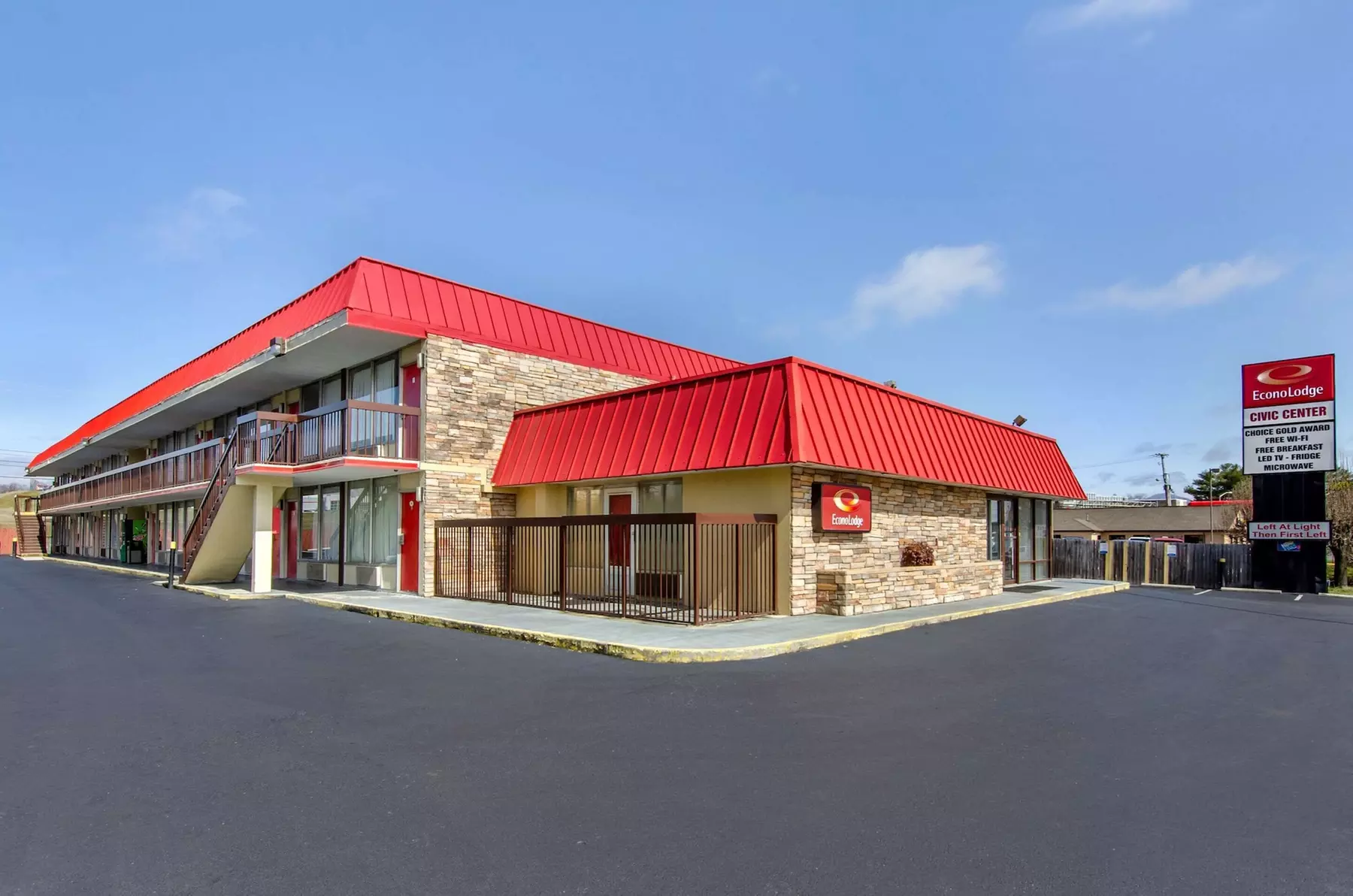 Econo Lodge Roanoke Civic Center - Primary Image