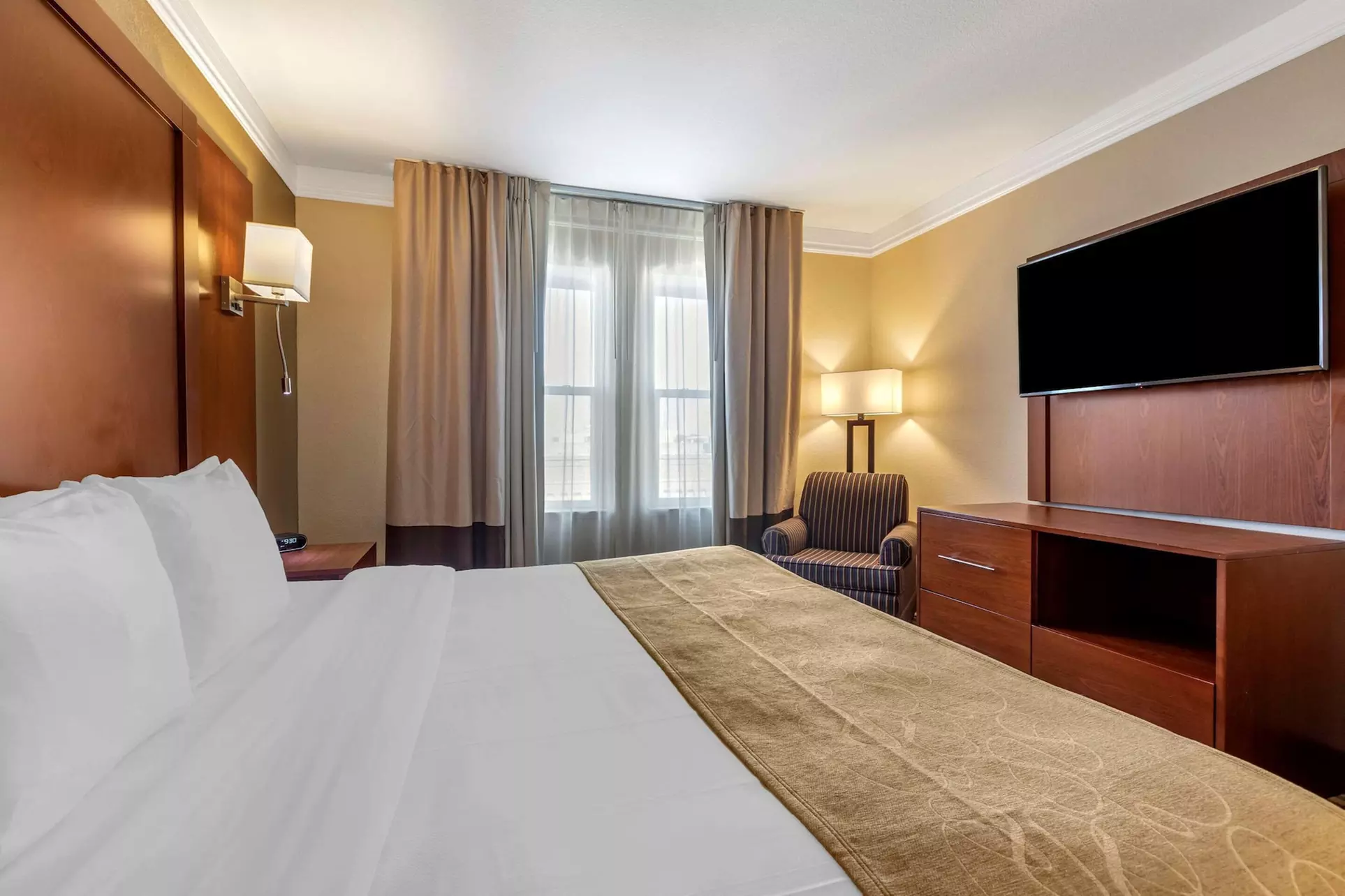 Comfort Suites Visalia Convention Center