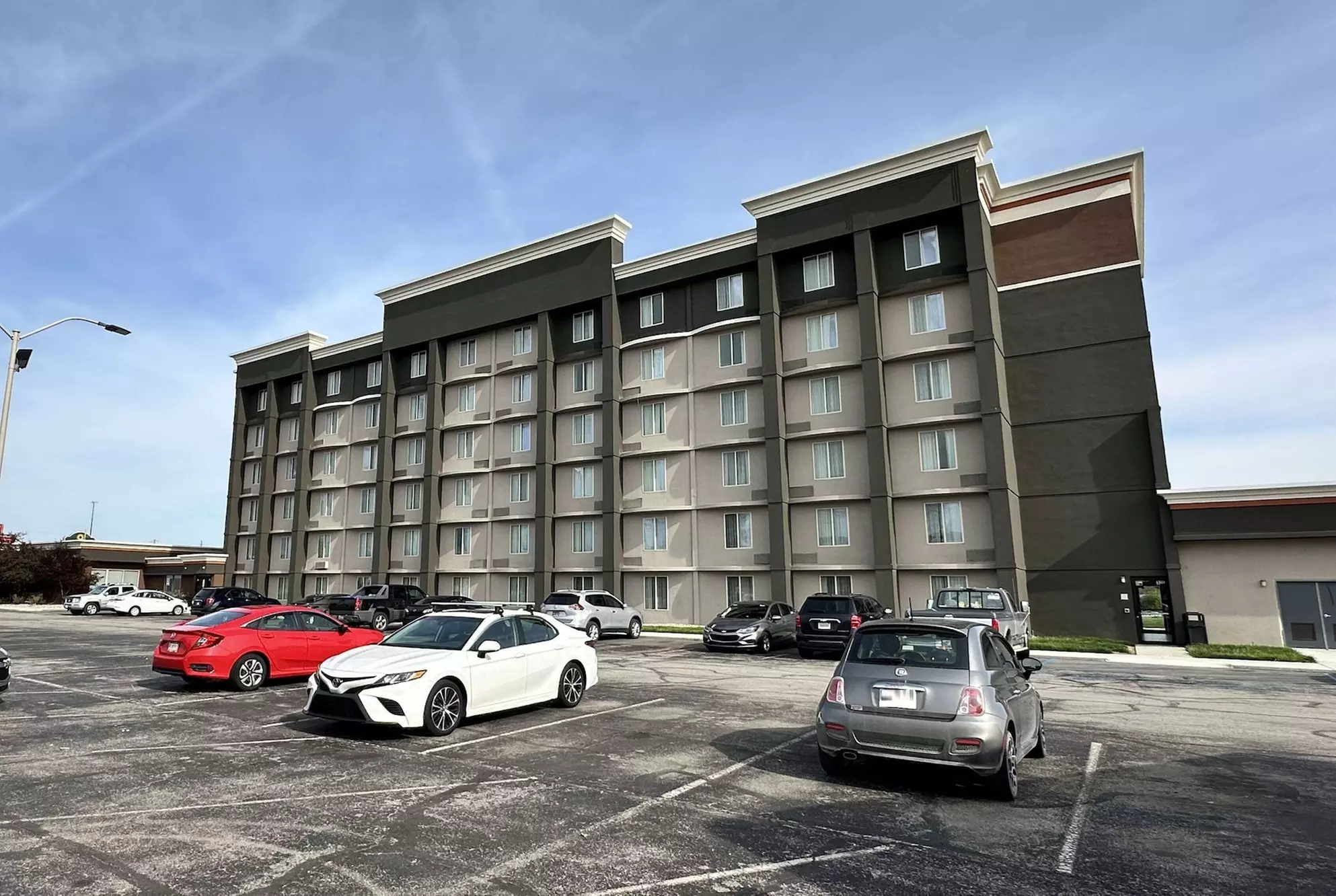 La Quinta Inn & Suites by Wyndham Indianapolis South - Primary Image